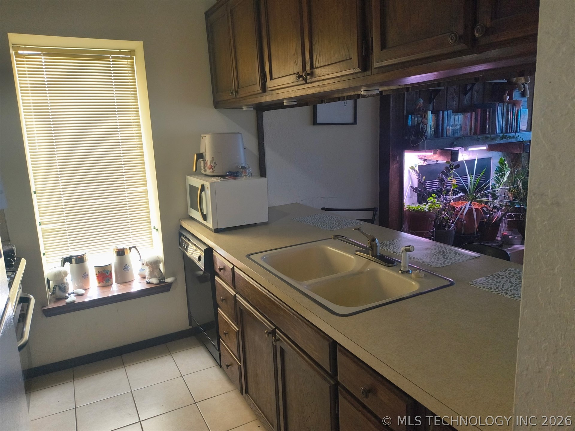 2855 E 90th Street 28 Property Photo 21