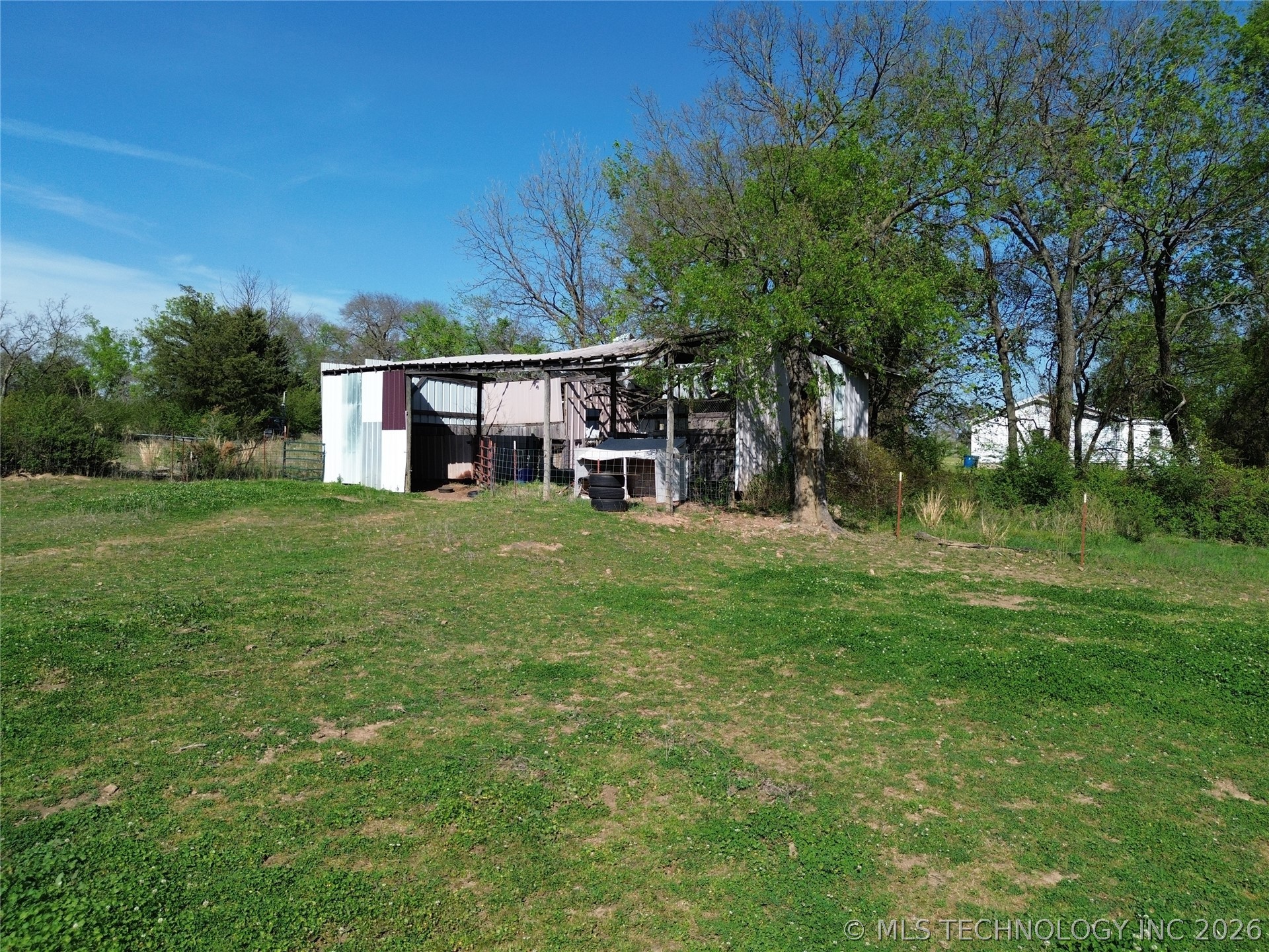 W Pine Property Photo 9