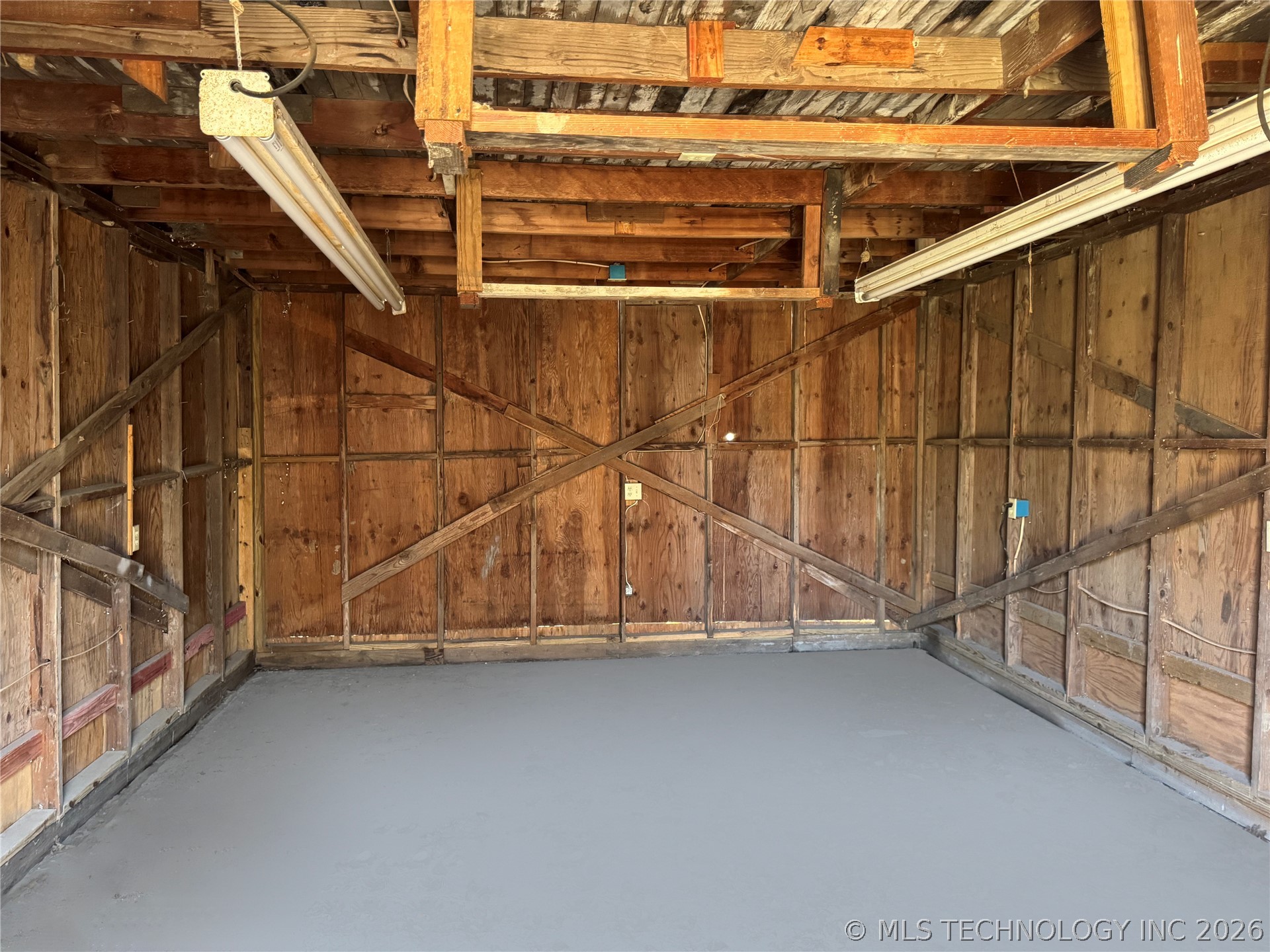 30220 N 3956 Drive Property Photo 5