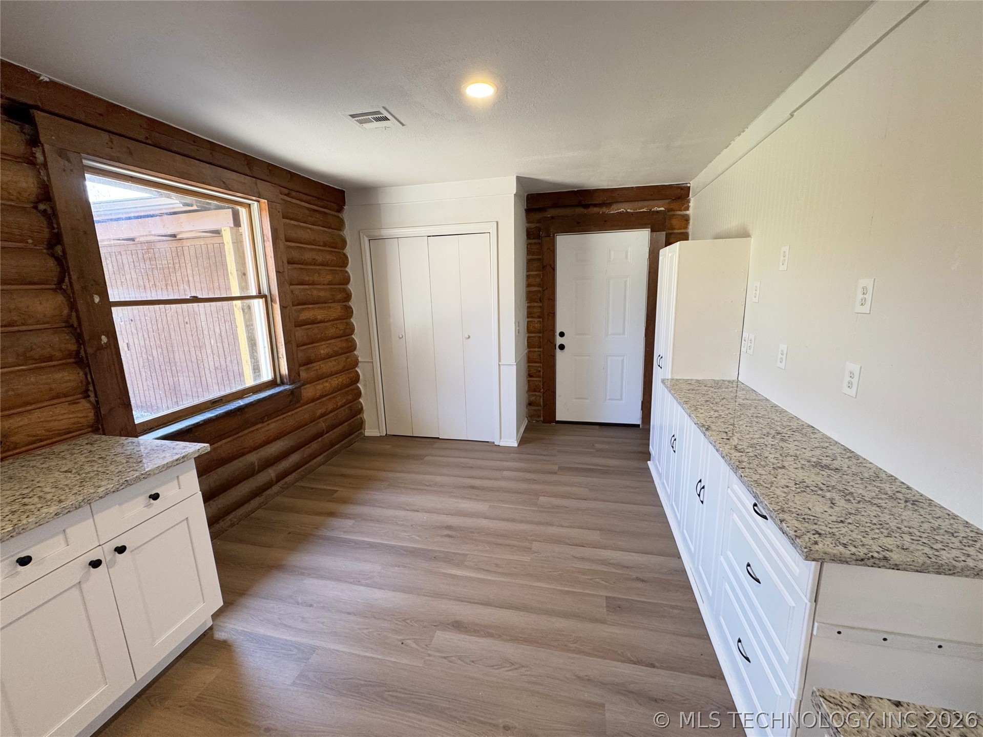 30220 N 3956 Drive Property Photo 8