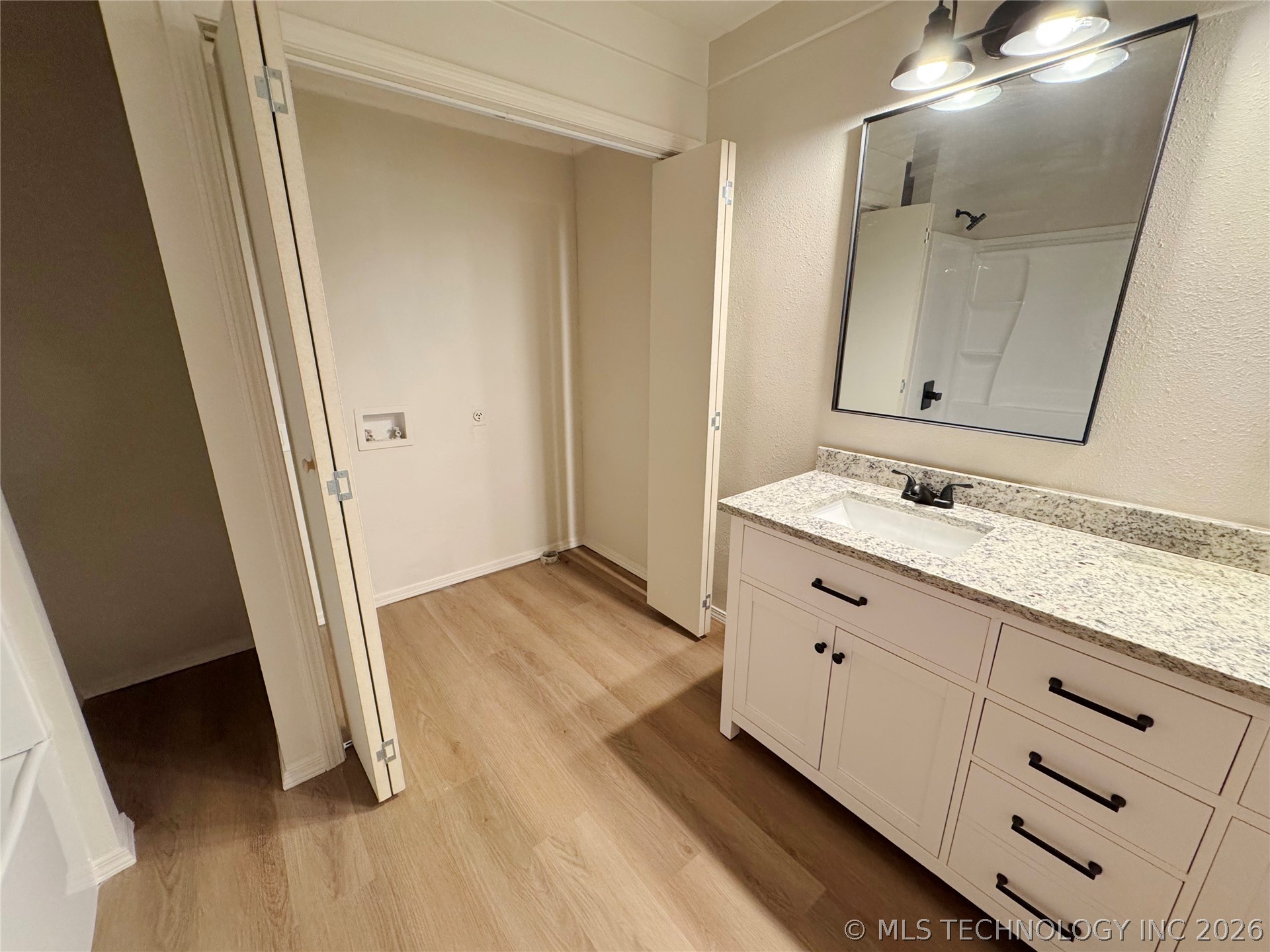 30220 N 3956 Drive Property Photo 13
