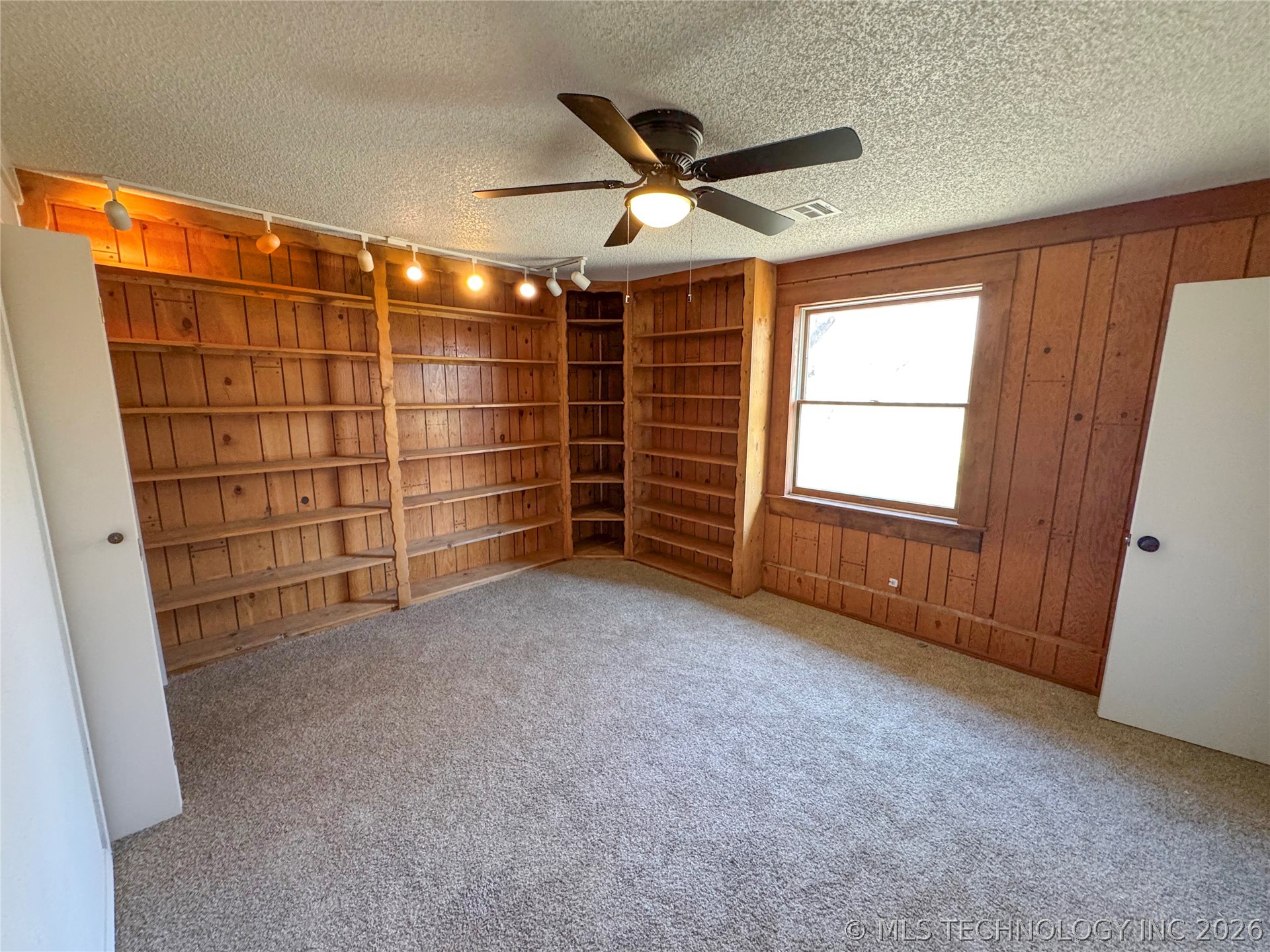 30220 N 3956 Drive Property Photo 14
