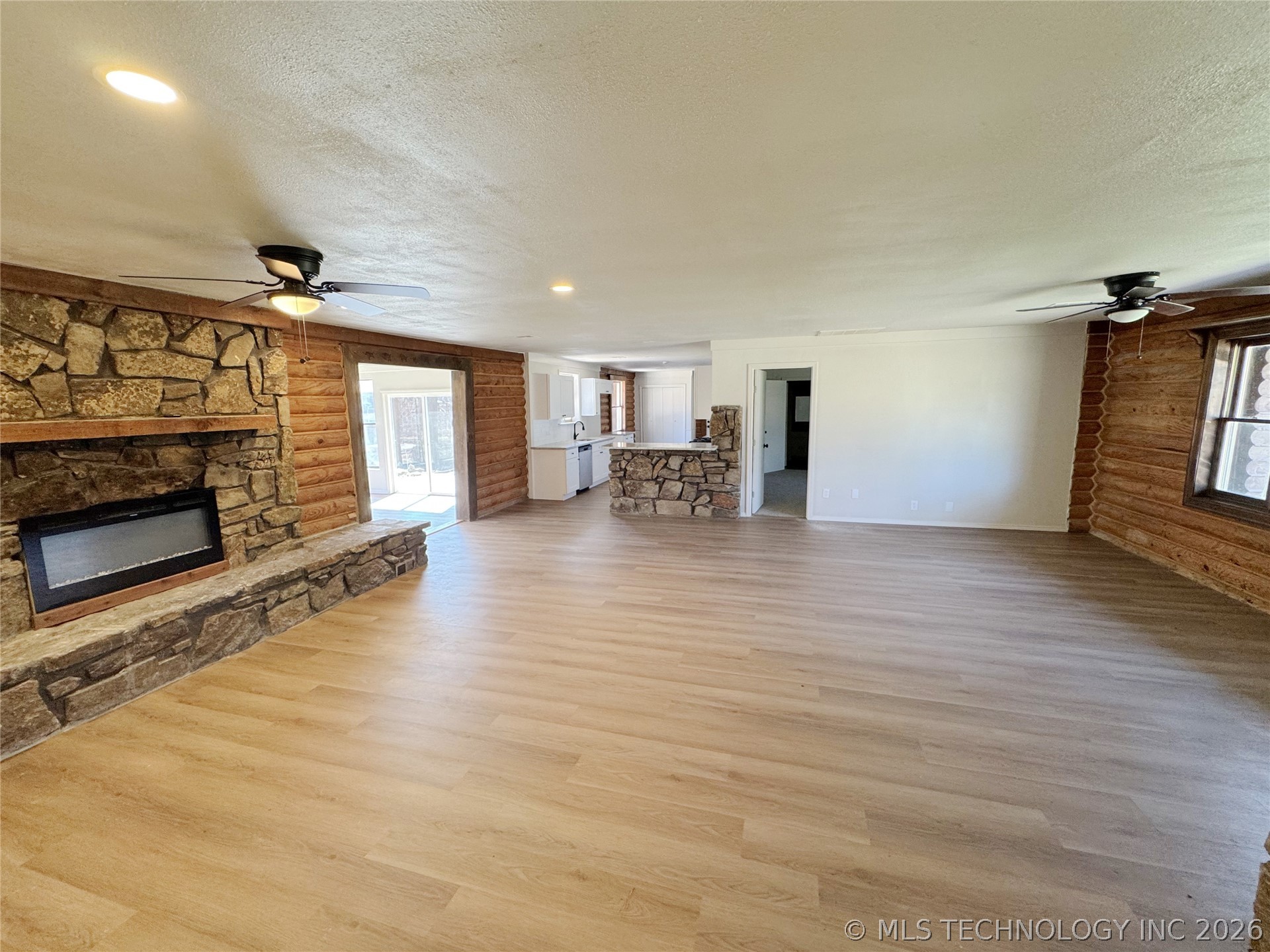 30220 N 3956 Drive Property Photo 17