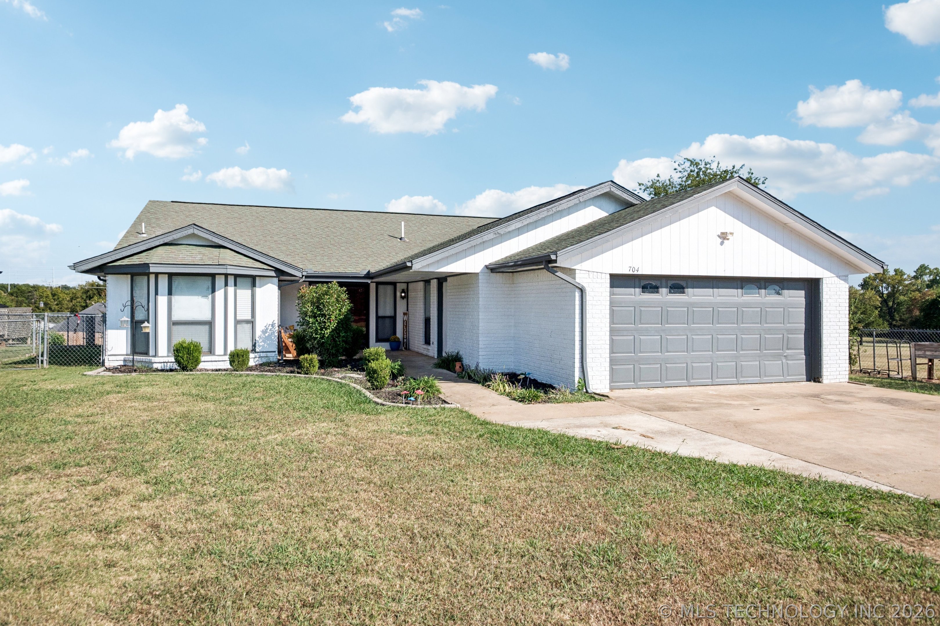 704 S Timberridge Drive Property Photo 1