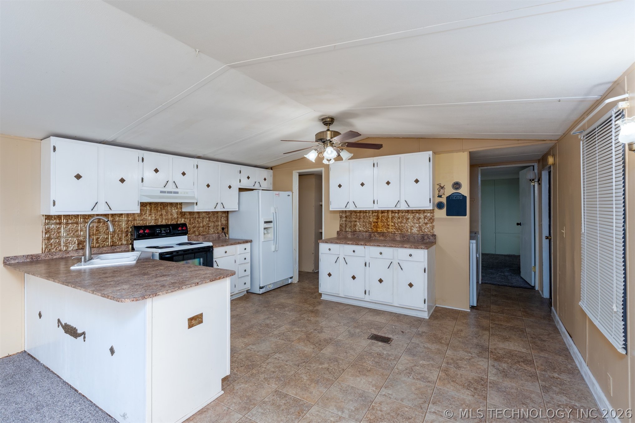 103051 N 3810 Property Photo 16