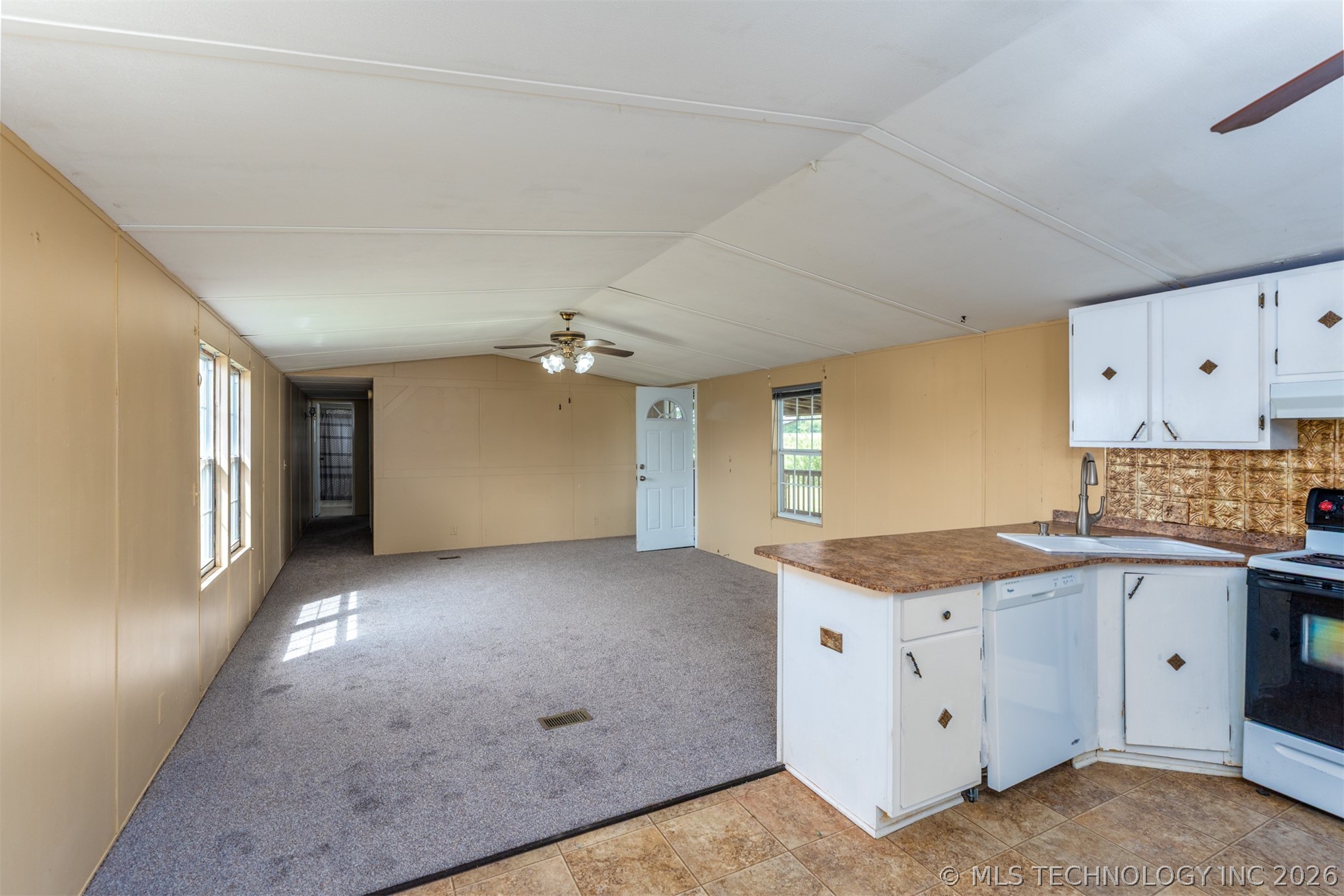 103051 N 3810 Property Photo 18