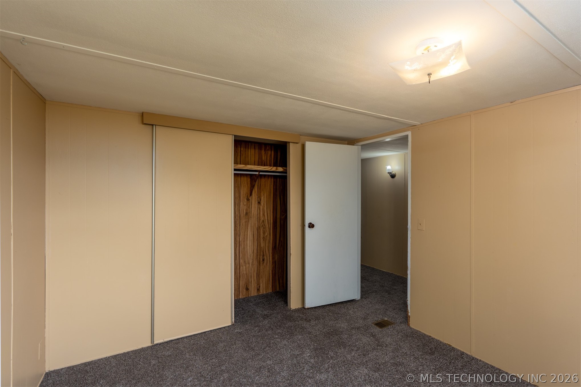 103051 N 3810 Property Photo 21