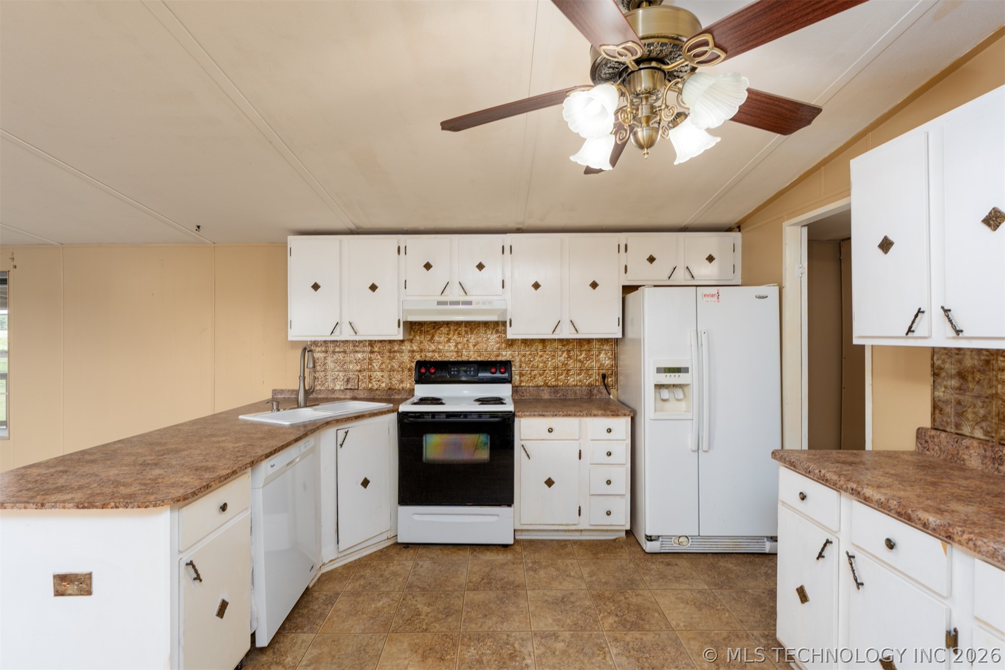 103051 N 3810 Property Photo 26