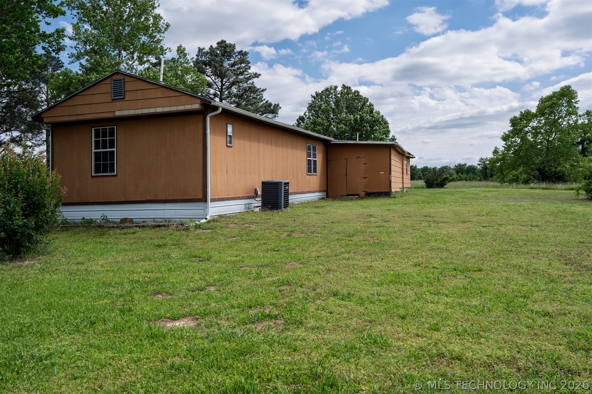 103051 N 3810 Property Photo 34