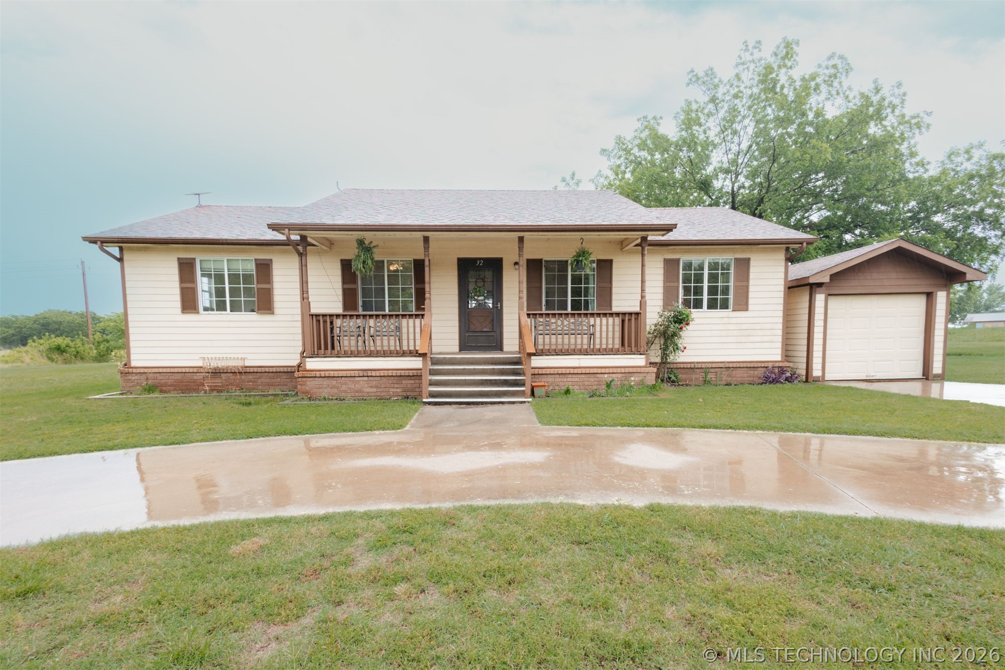 32 Holiday Road Property Photo 1