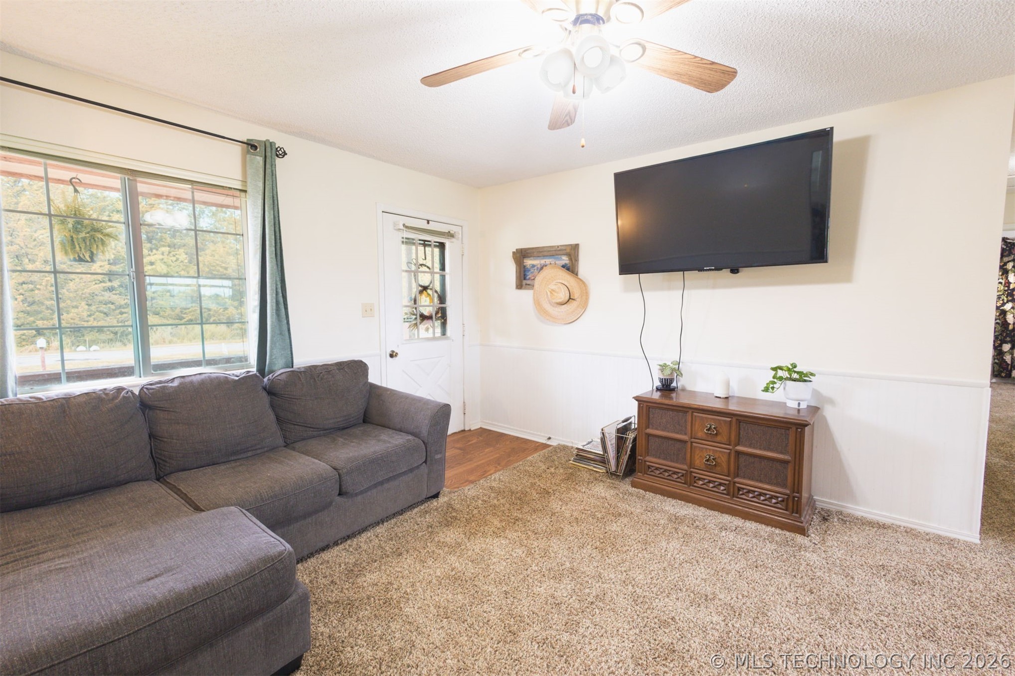 32 Holiday Road Property Photo 6