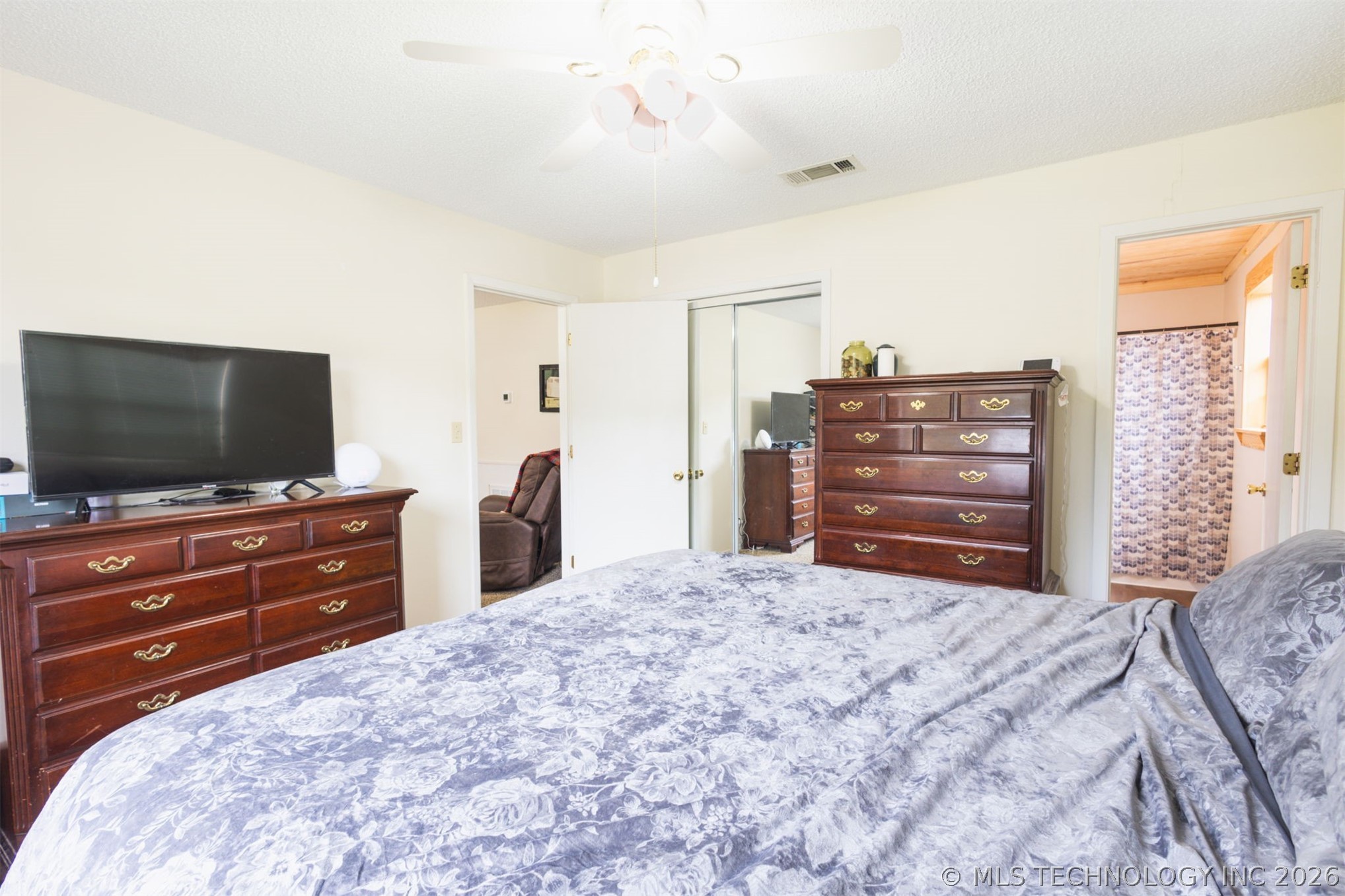 32 Holiday Road Property Photo 23
