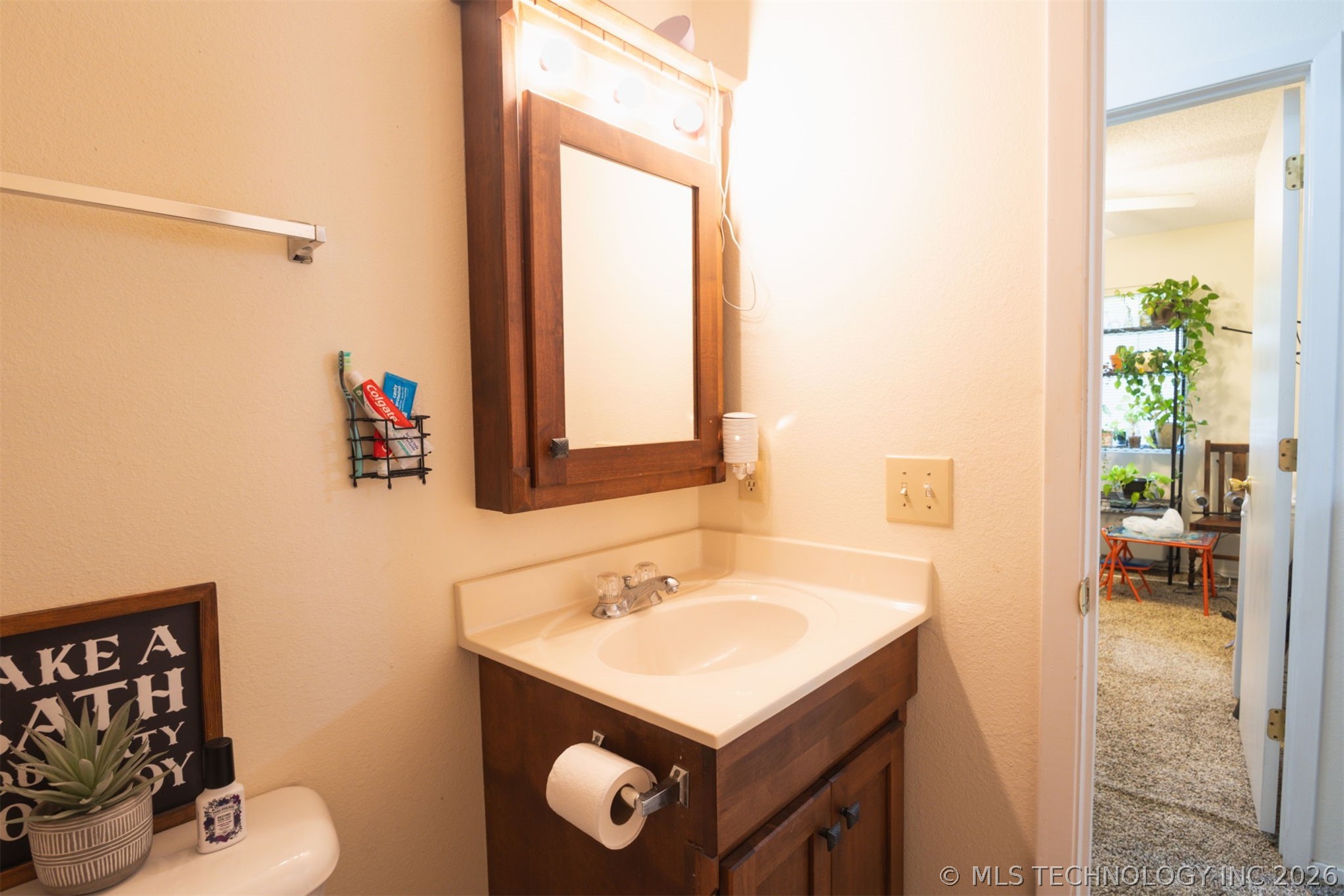32 Holiday Road Property Photo 28