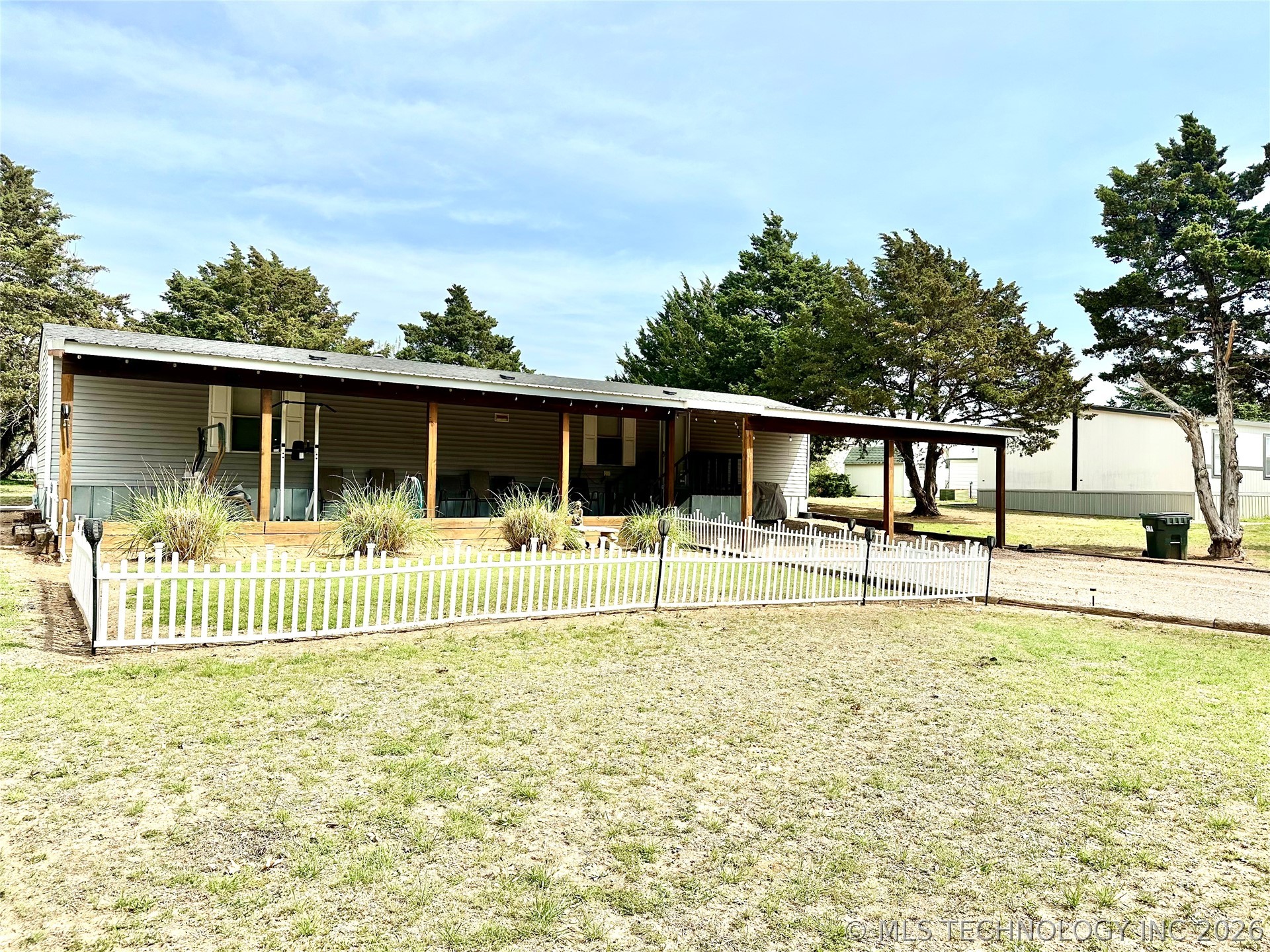 506 Northwest Drive Property Photo 1