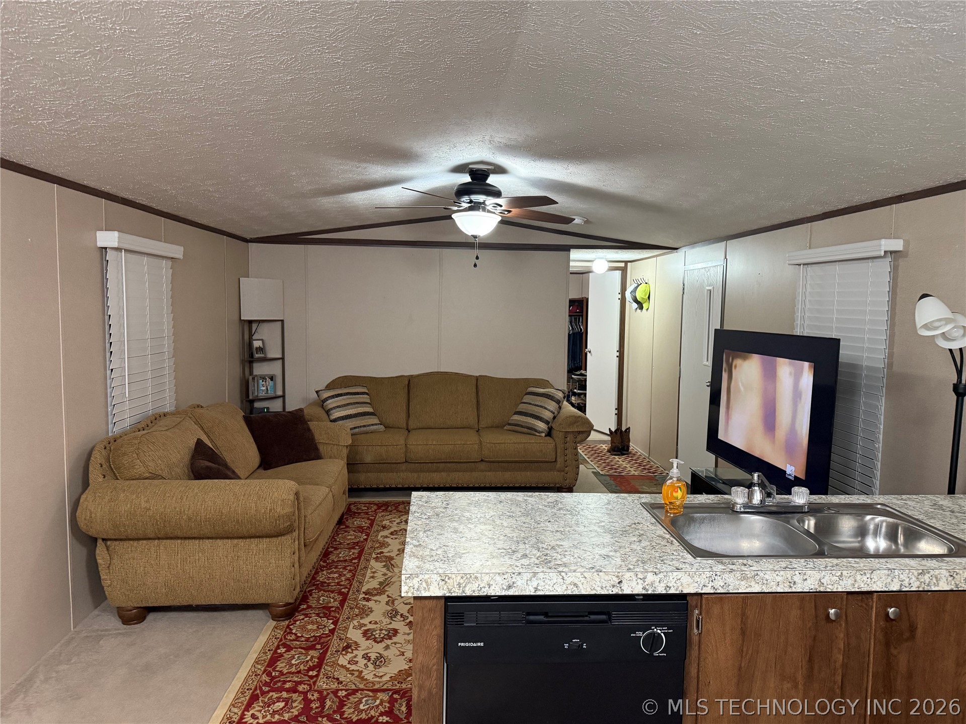 506 Northwest Drive Property Photo 3