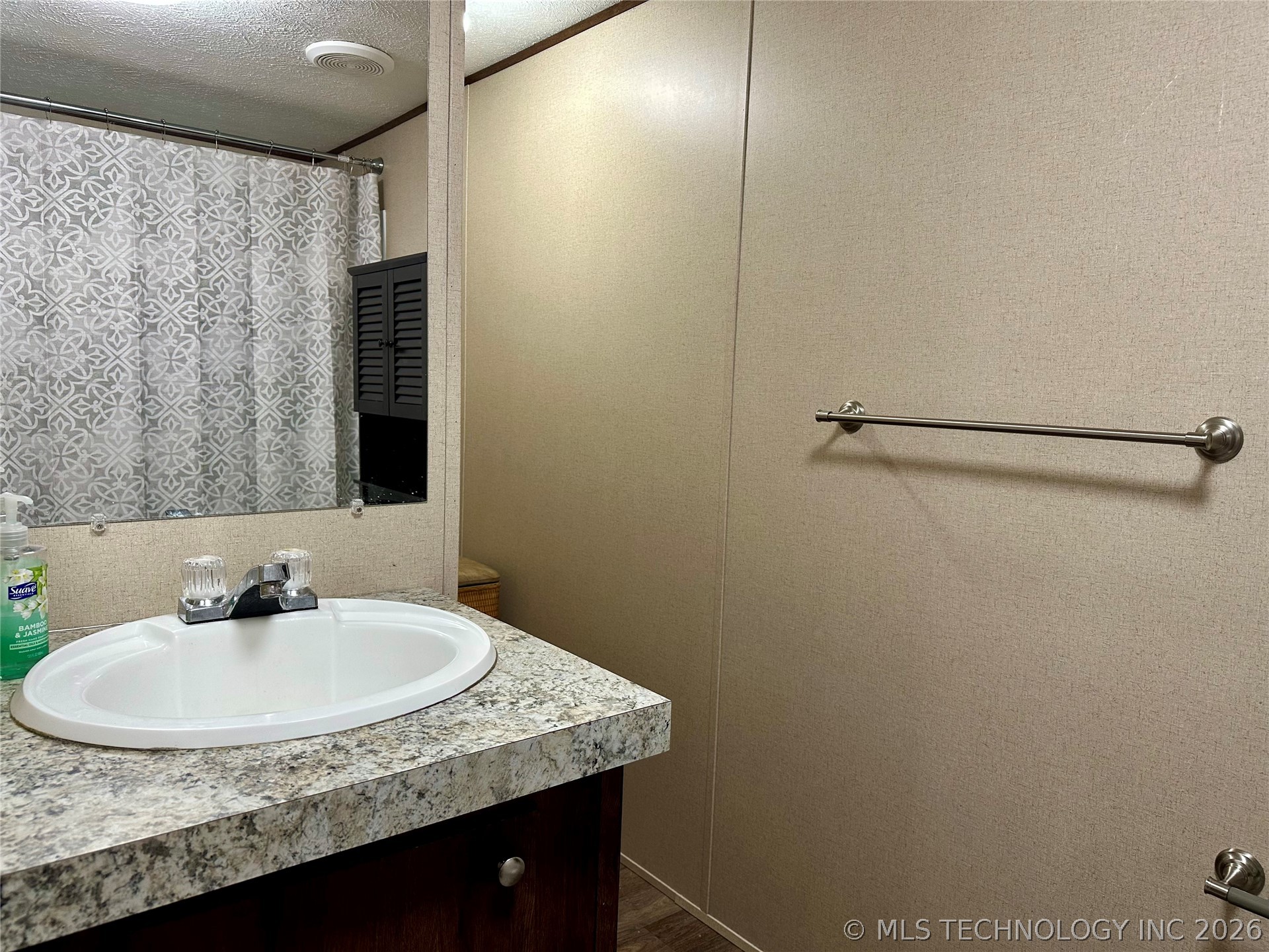 506 Northwest Drive Property Photo 9