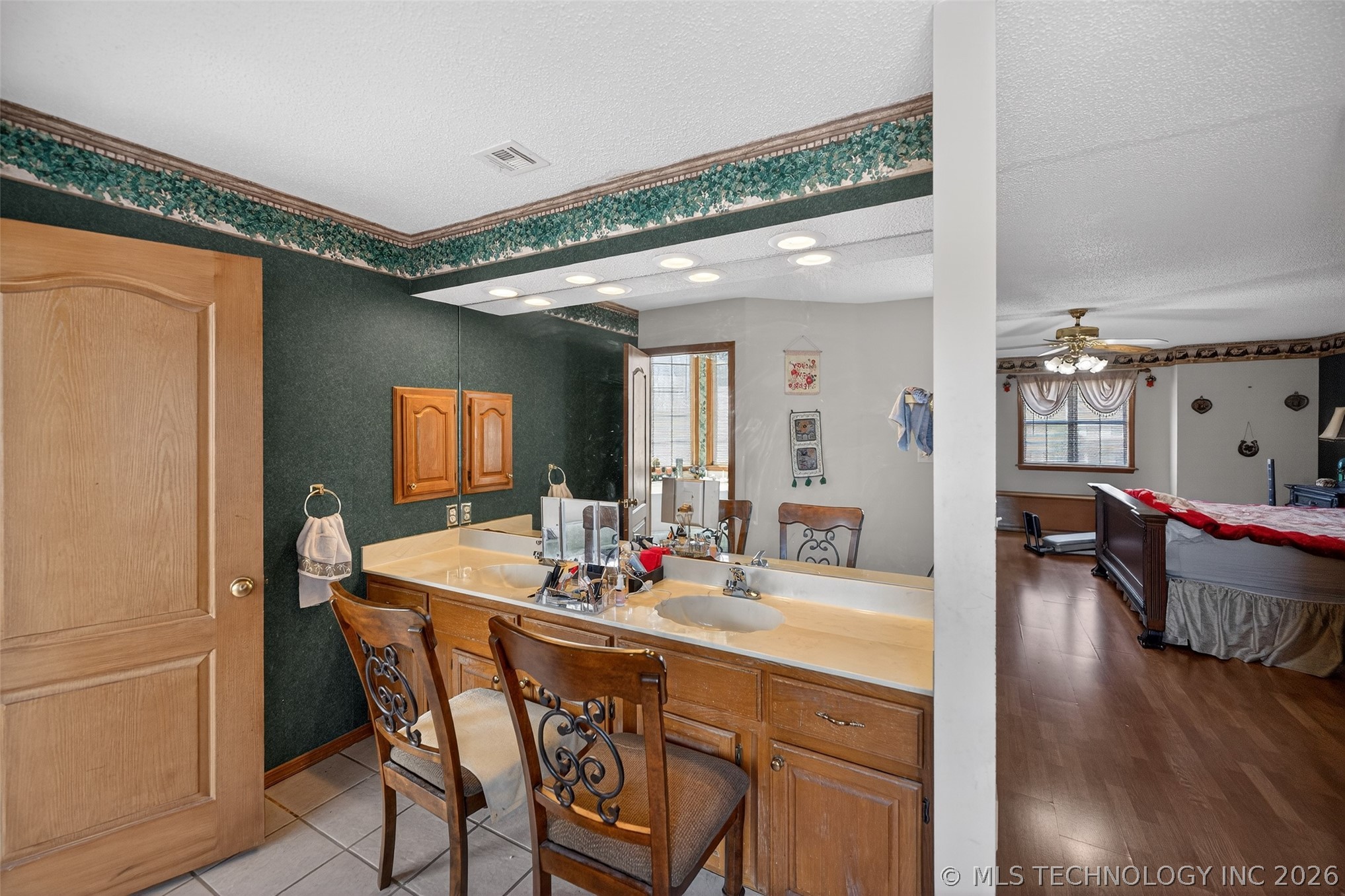 1606 Ne Oakridge Drive Property Photo 39