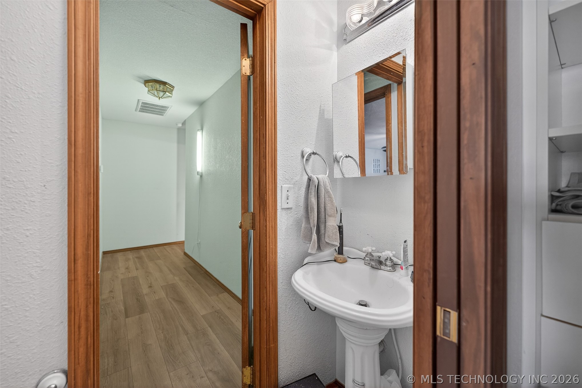 1606 Ne Oakridge Drive Property Photo 48