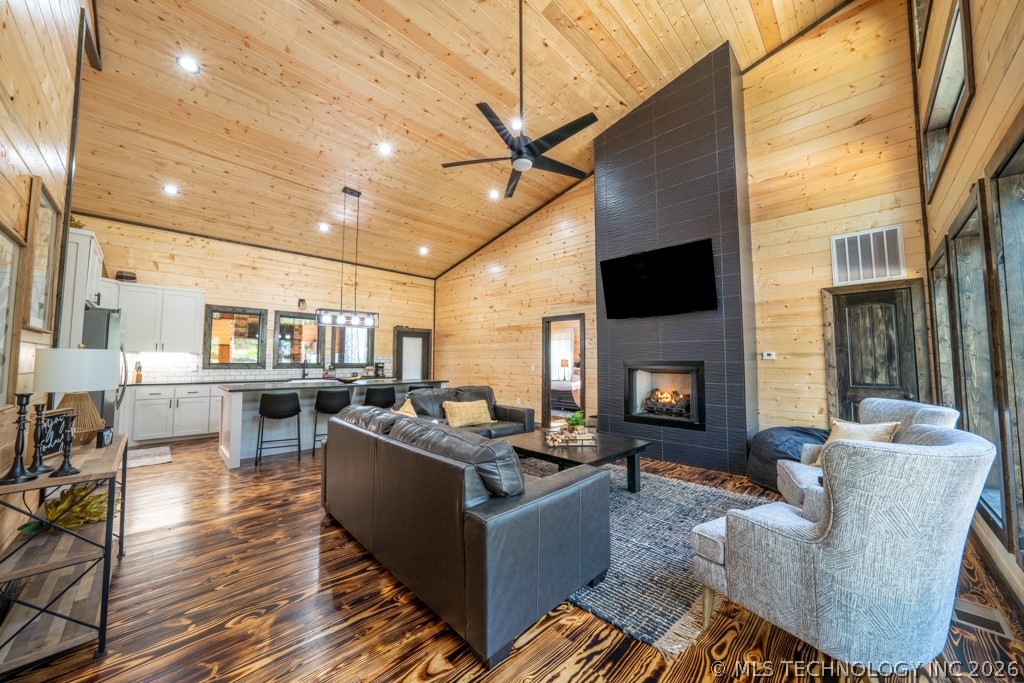 546 Conifer Crossing Trail Property Photo 2