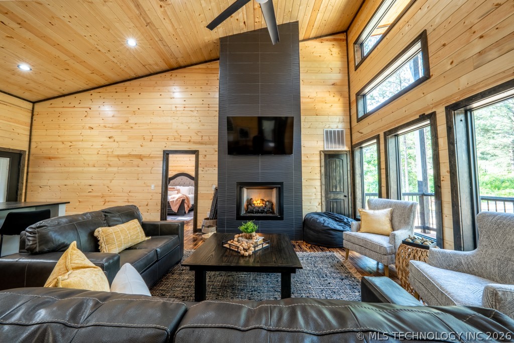 546 Conifer Crossing Trail Property Photo 3