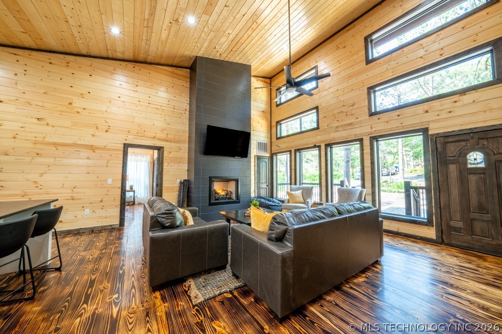 546 Conifer Crossing Trail Property Photo 4