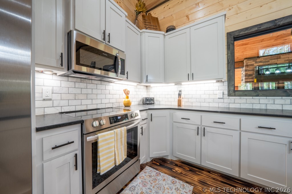 546 Conifer Crossing Trail Property Photo 7