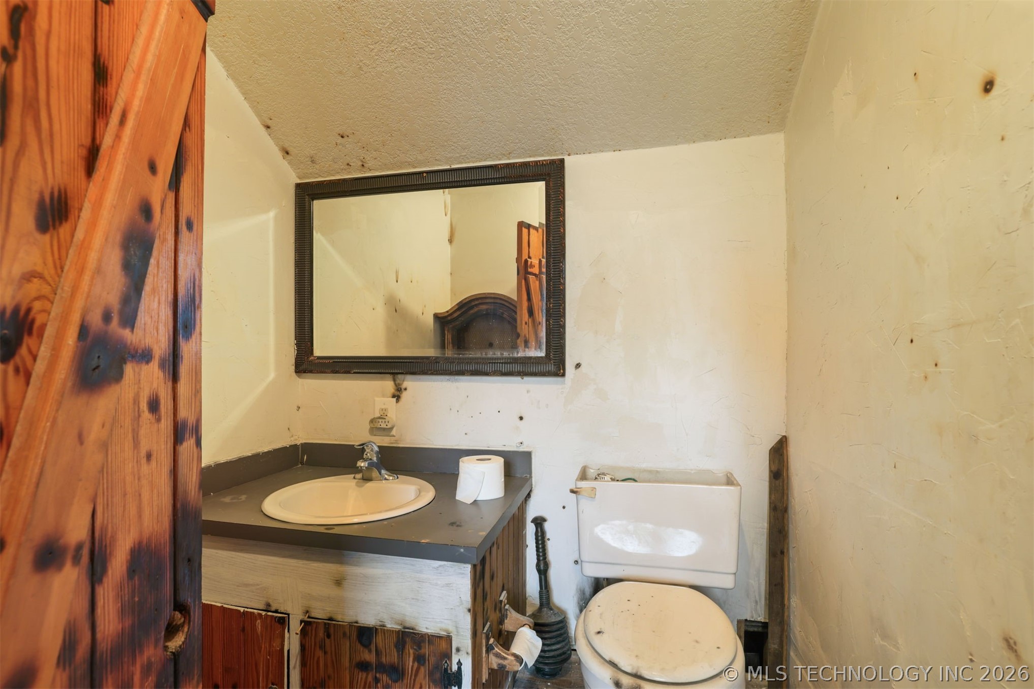 700 N 8th Property Photo 18