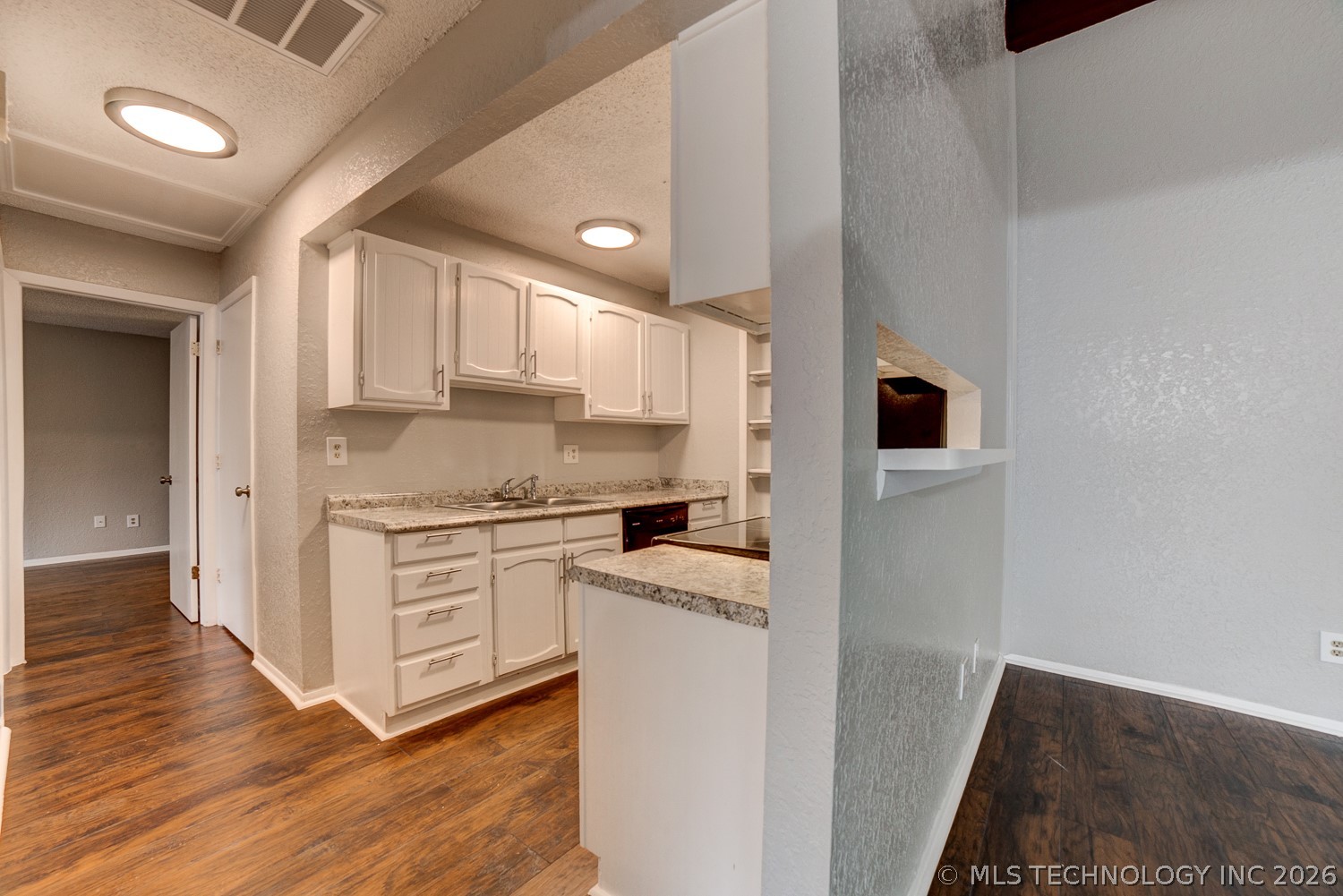 10912 E 16th Street Property Photo 5