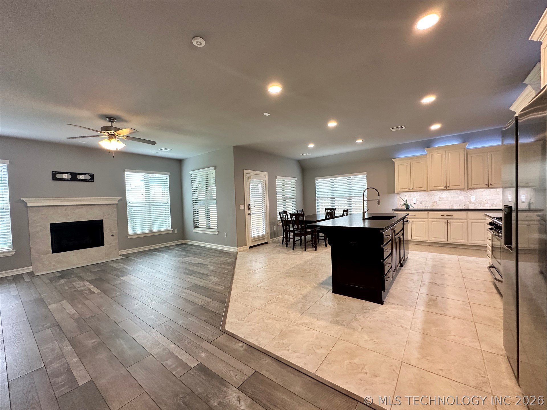 1419 W Boston Place Property Photo 3
