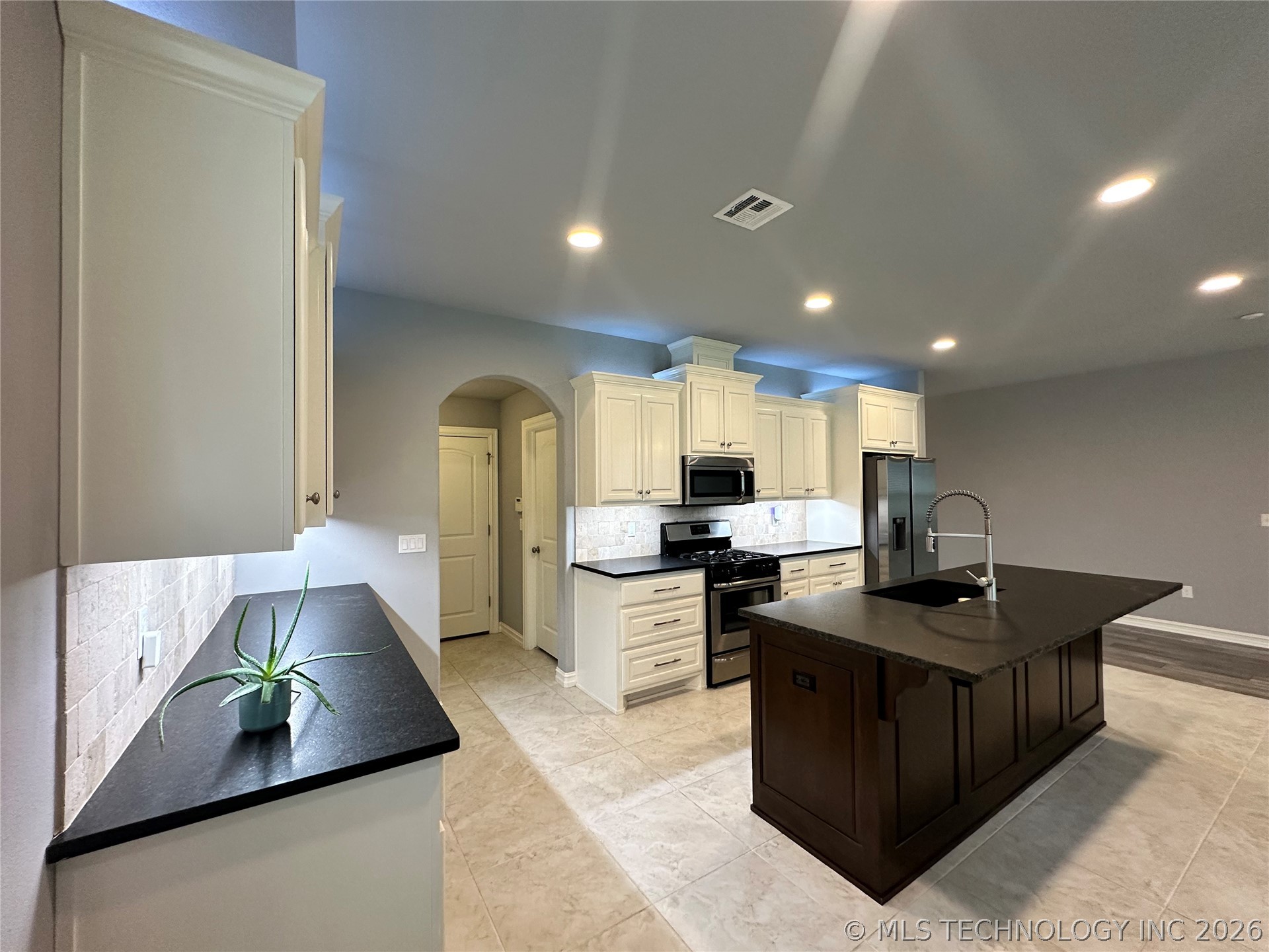 1419 W Boston Place Property Photo 6