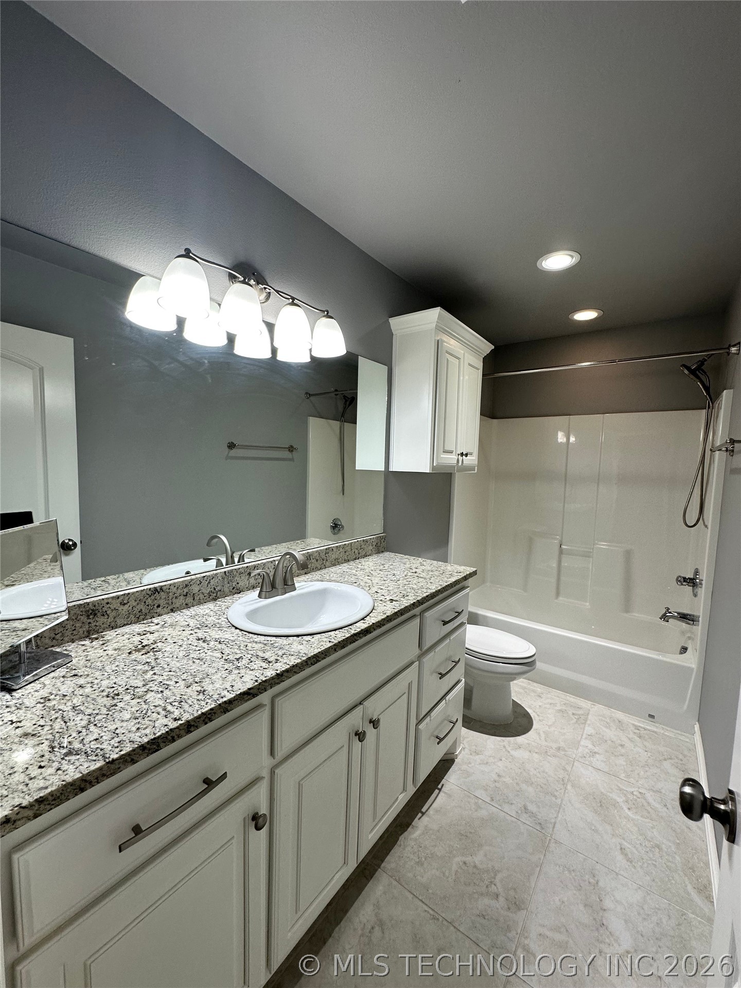 1419 W Boston Place Property Photo 9