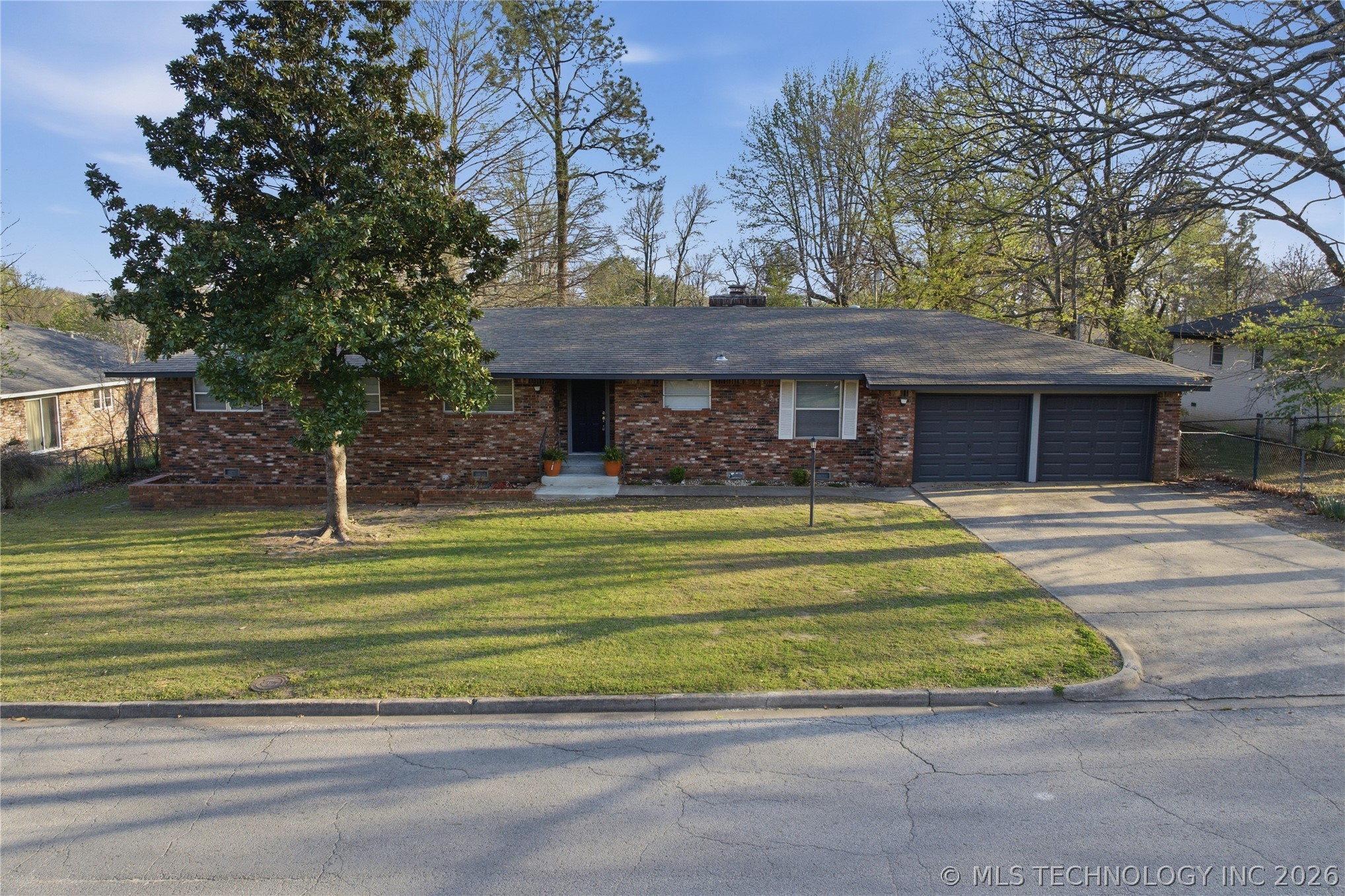 802 E Seneca Property Photo 1