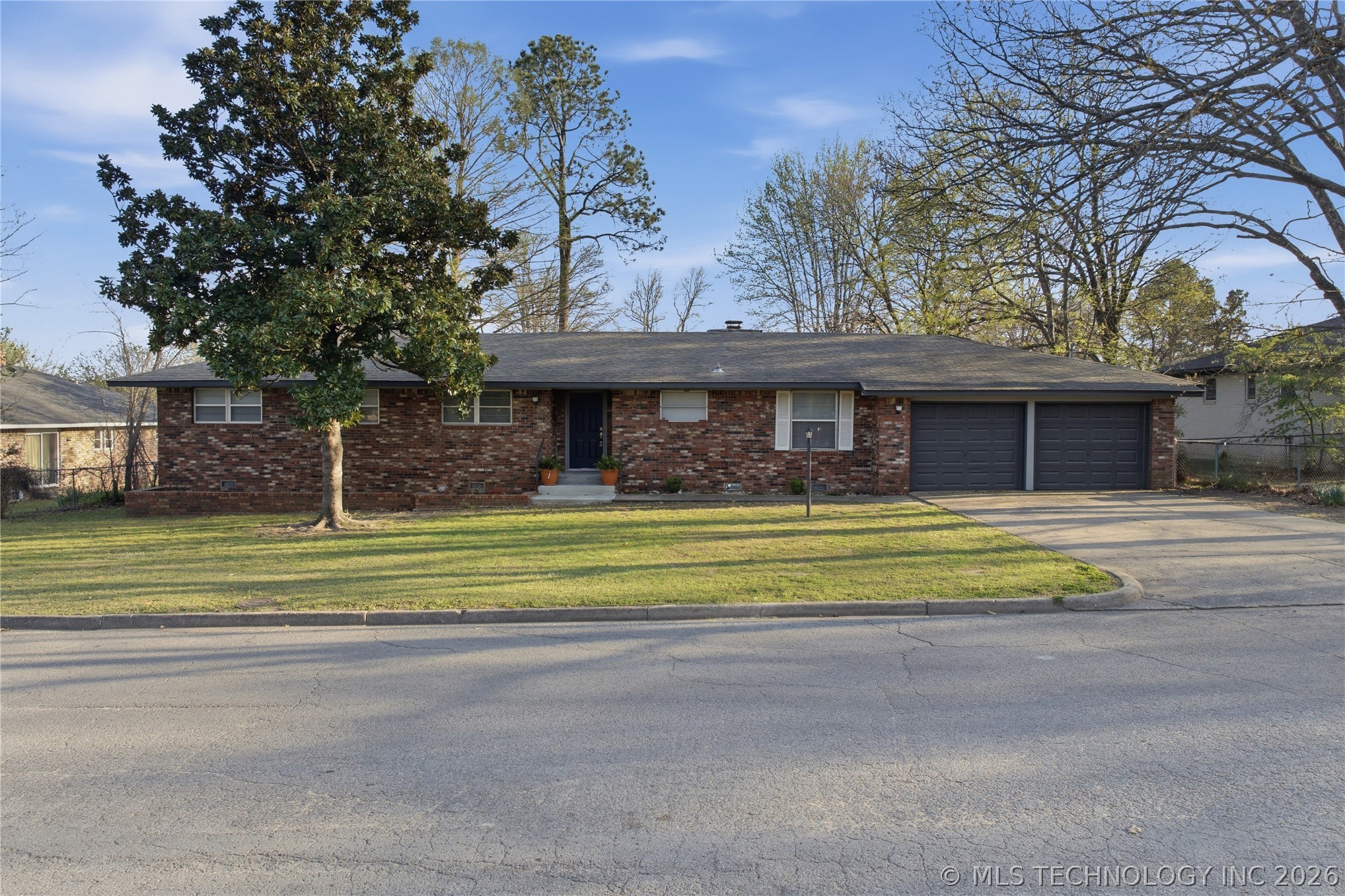 802 E Seneca Property Photo 3