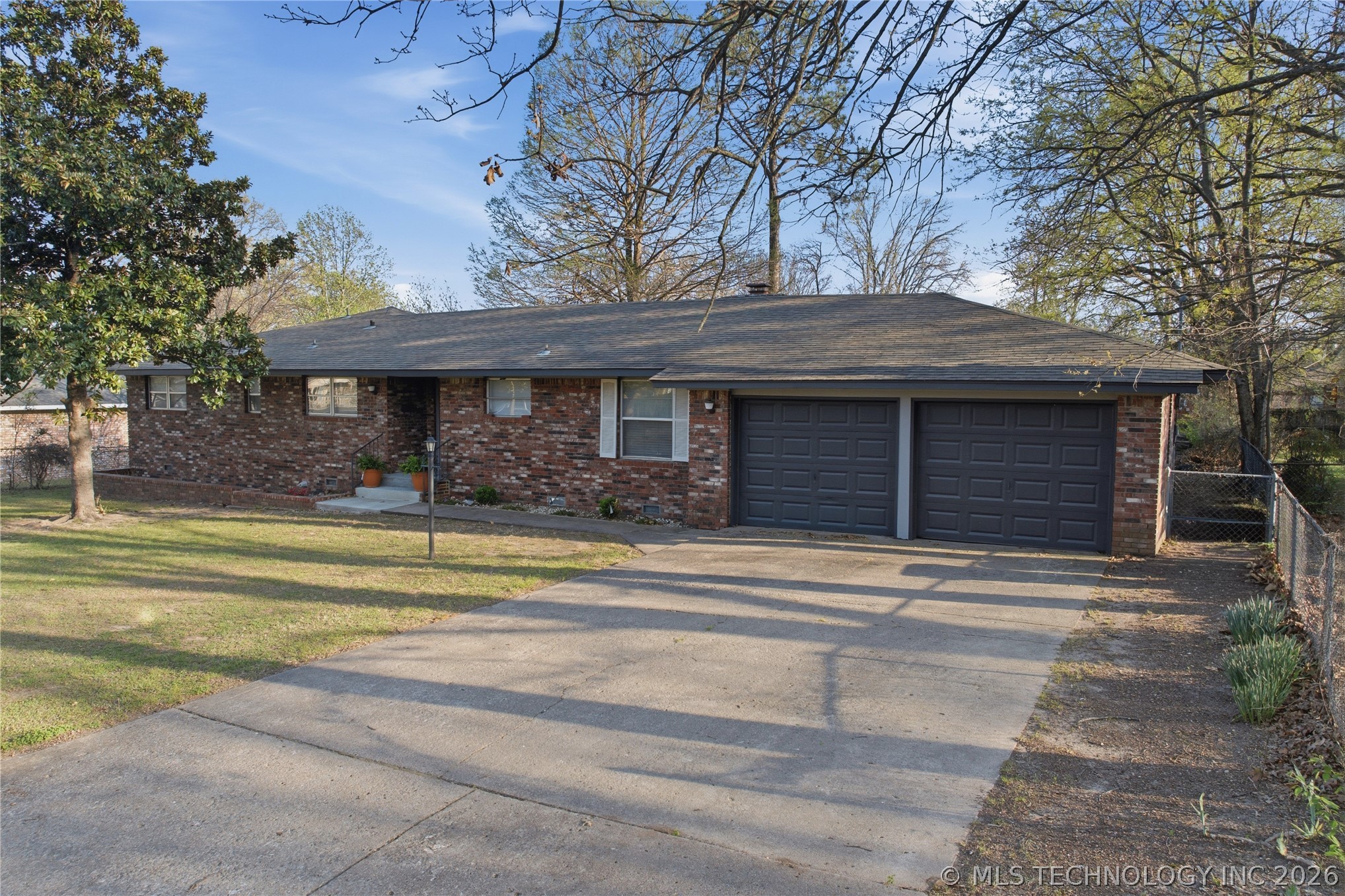 802 E Seneca Property Photo 5