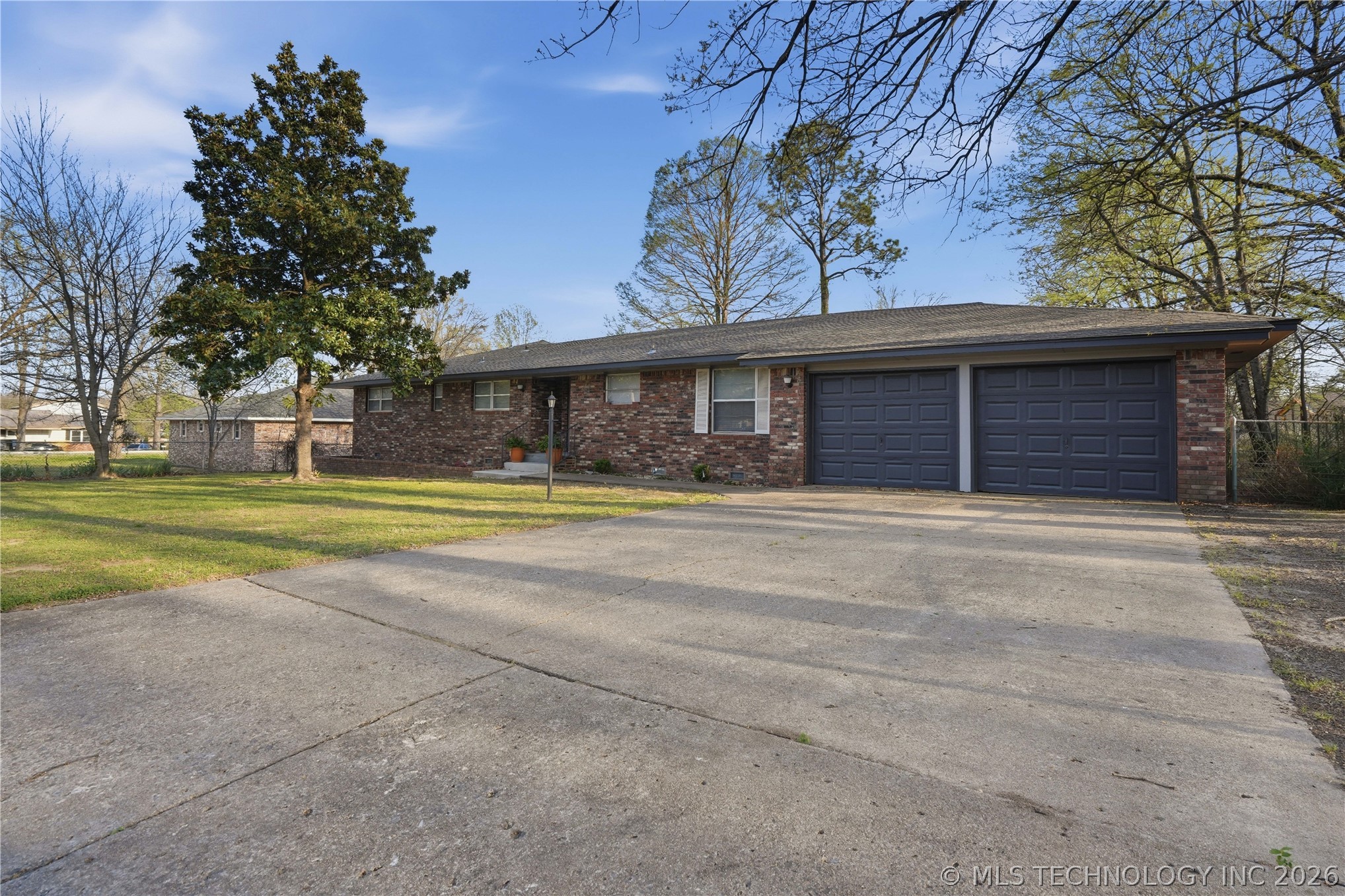 802 E Seneca Property Photo 6