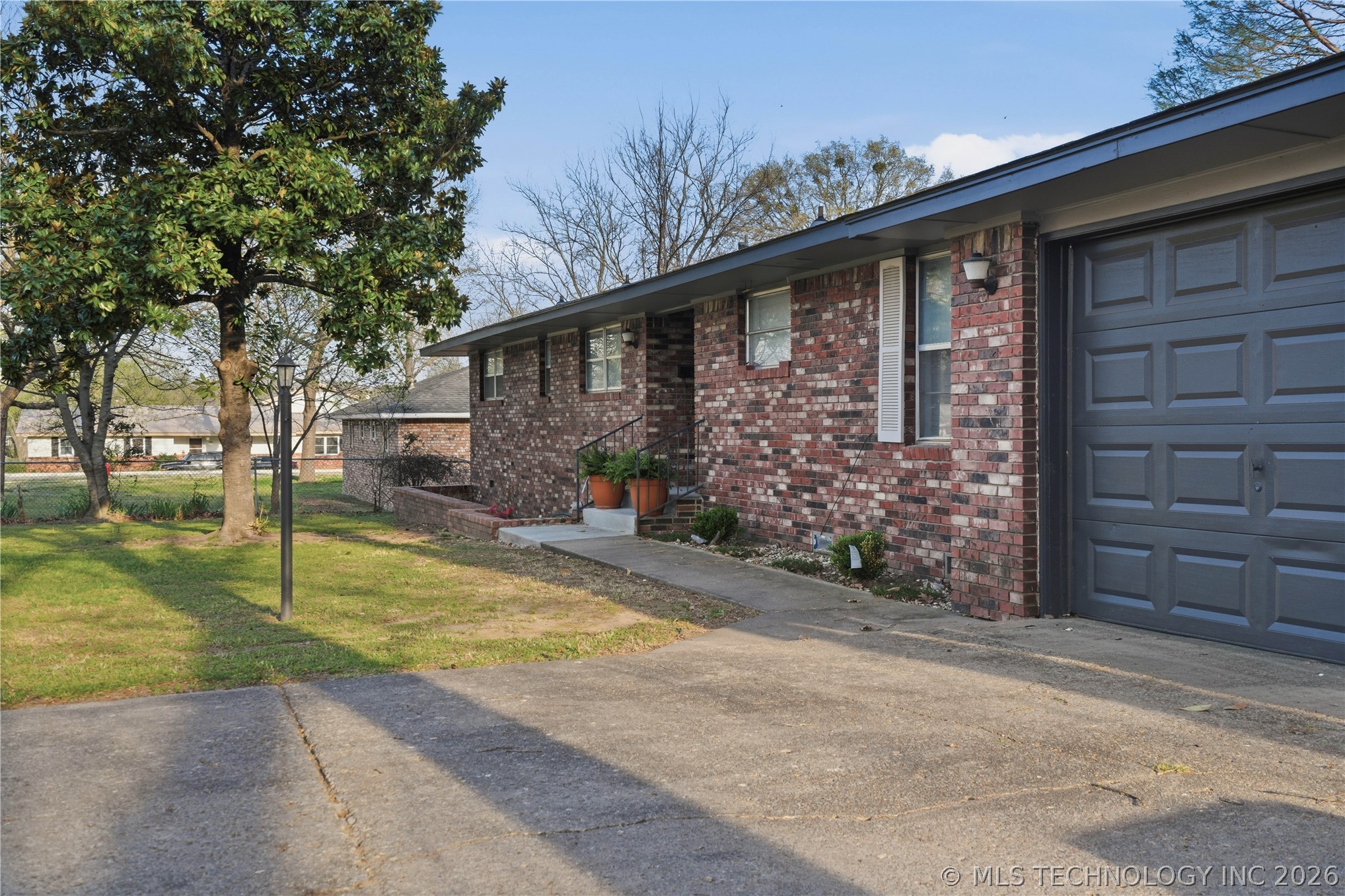 802 E Seneca Property Photo 9