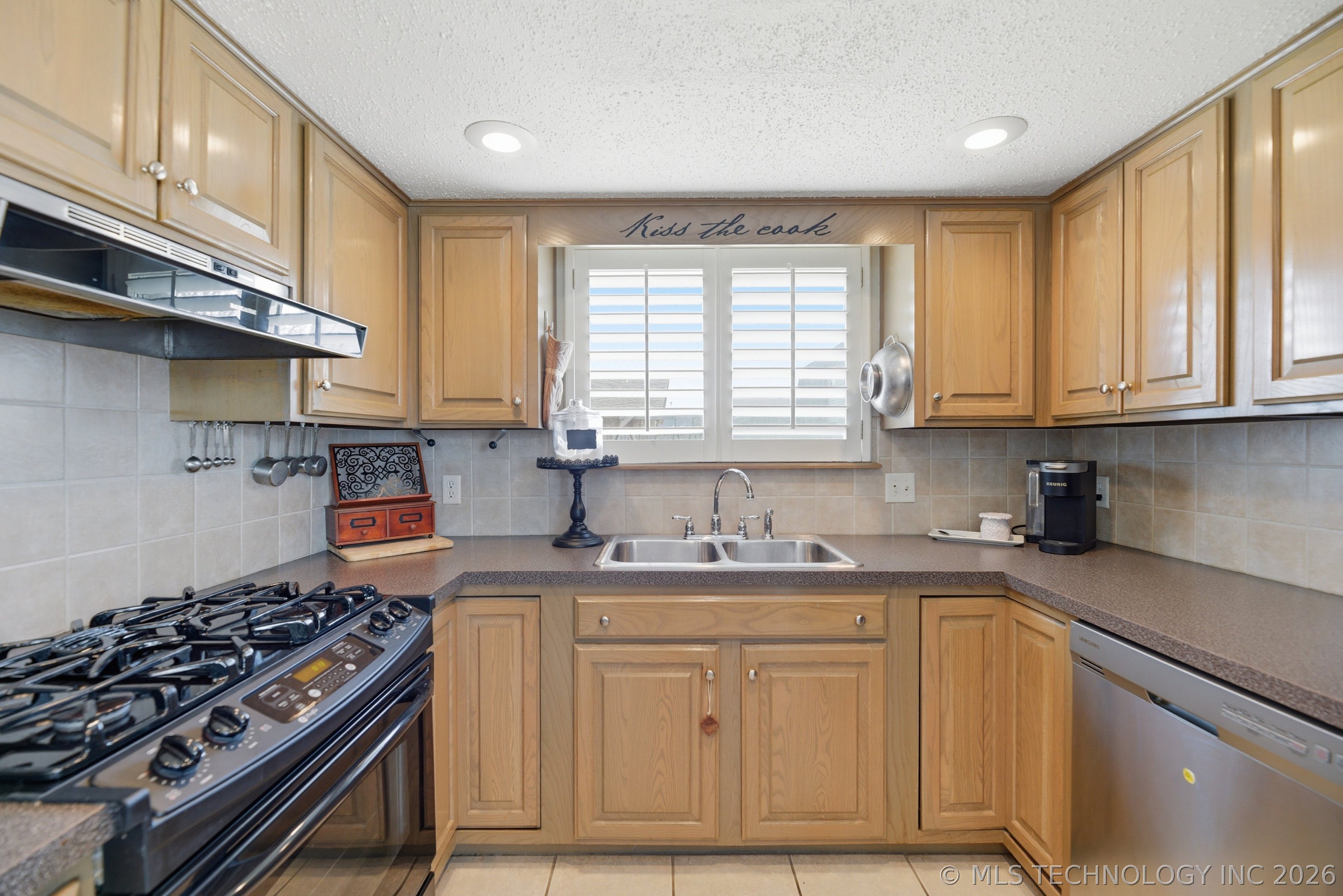 4335 Lakewood Avenue Property Photo 7