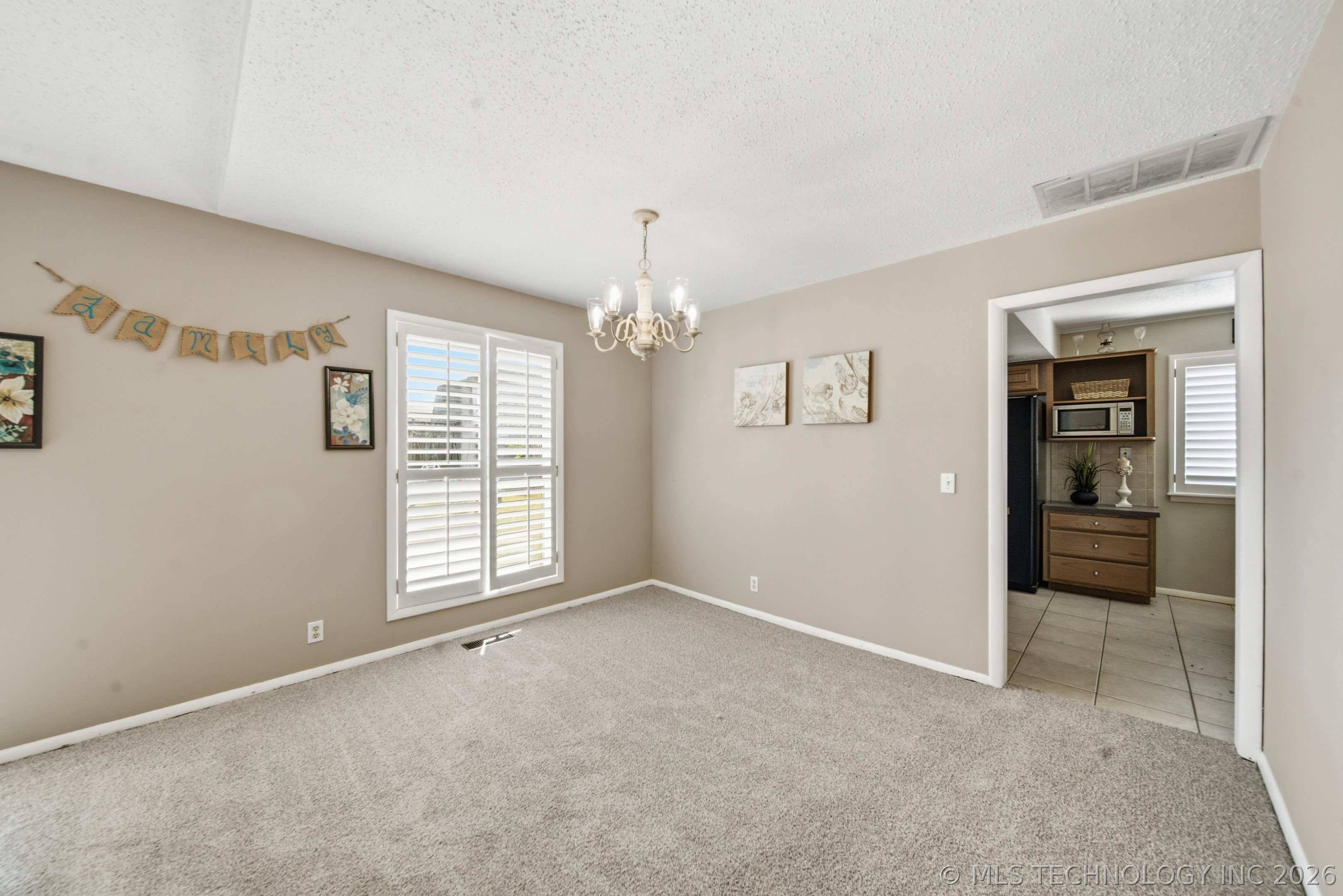 4335 Lakewood Avenue Property Photo 10