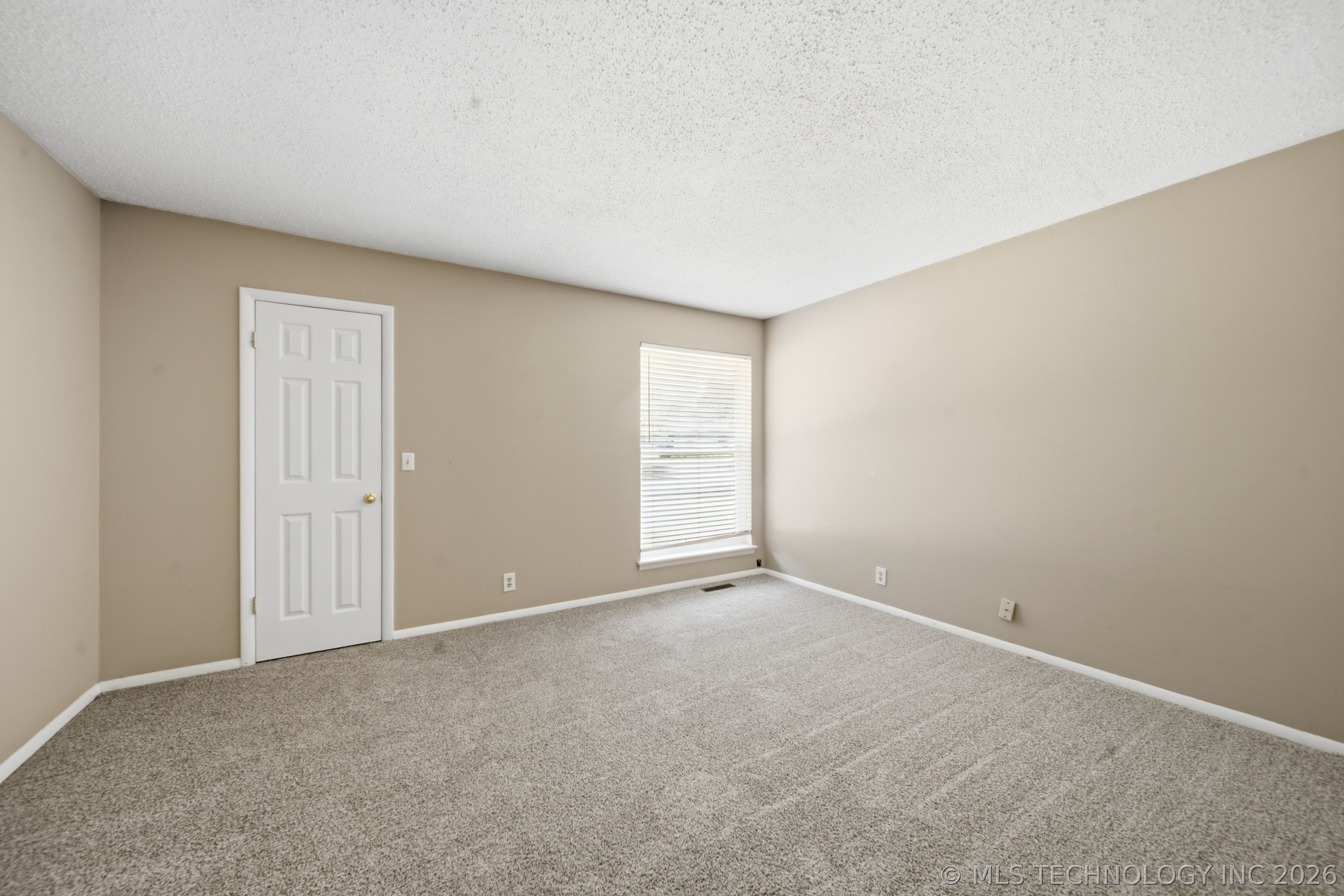 4335 Lakewood Avenue Property Photo 14