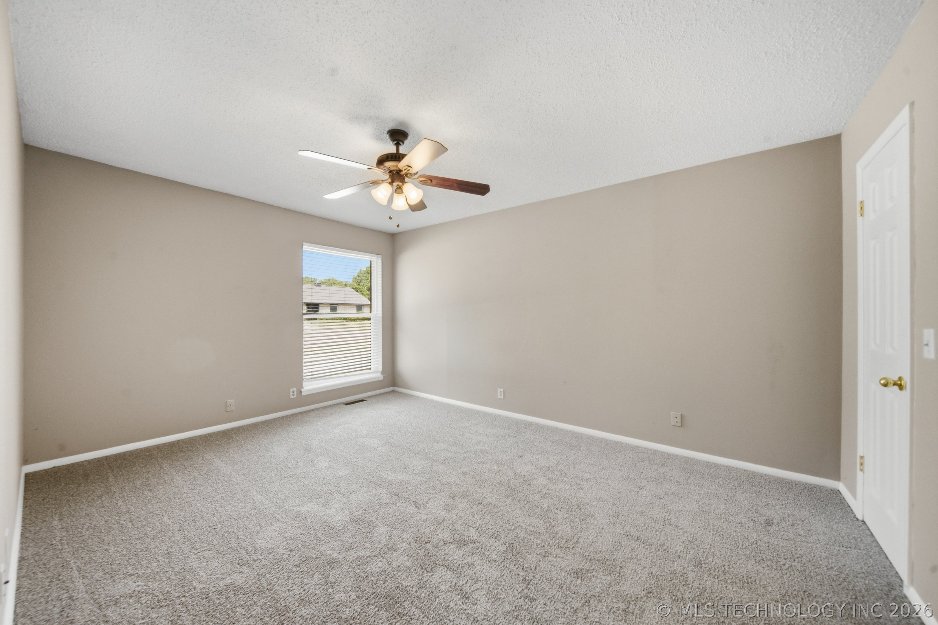4335 Lakewood Avenue Property Photo 15