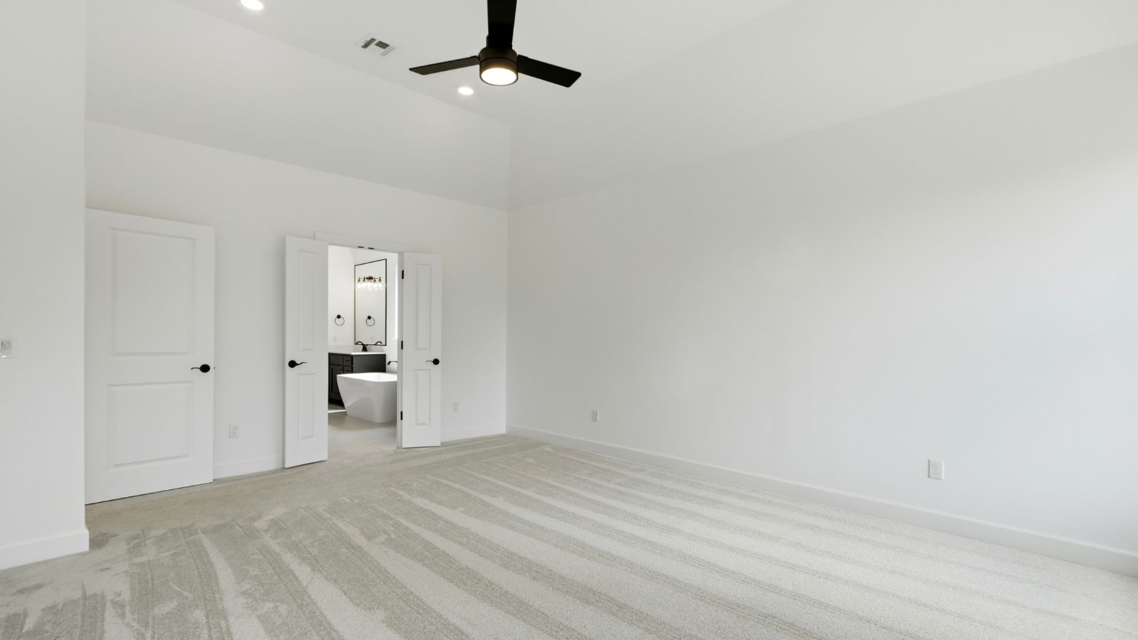 658 W 83rd Street S Property Photo 17