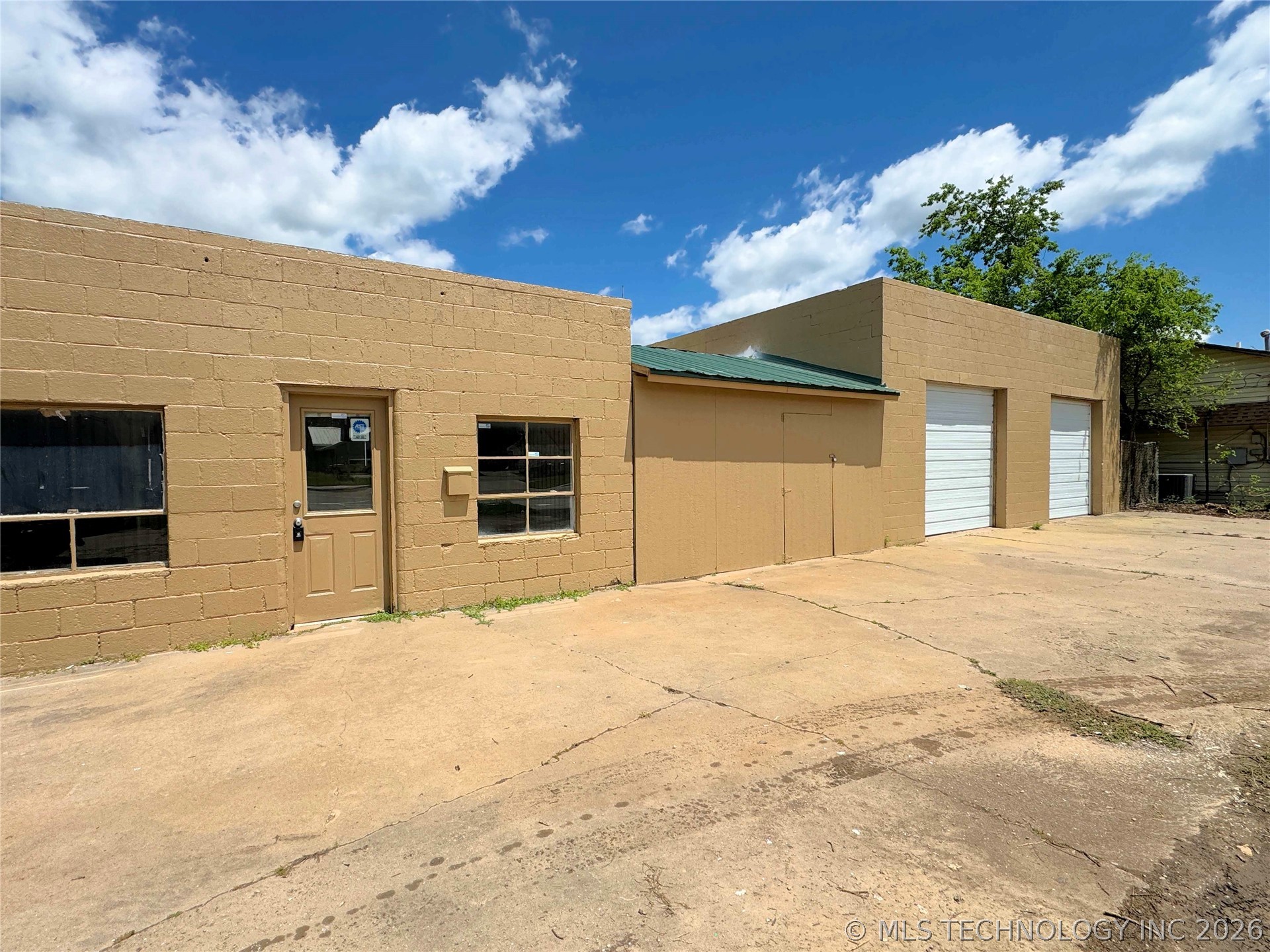 728 E Main Street Property Photo 2