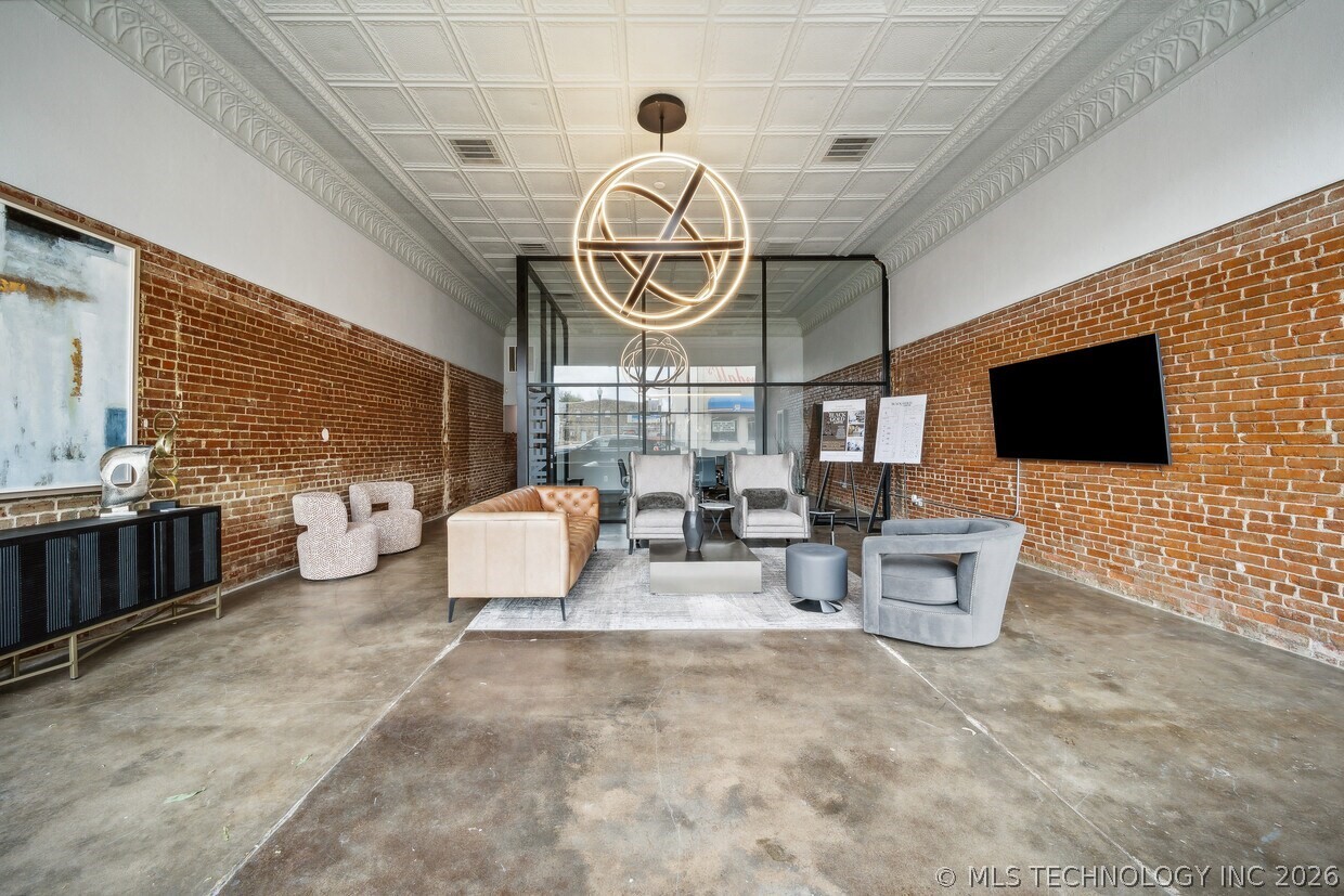 219 E Rogers Boulevard Property Photo 4