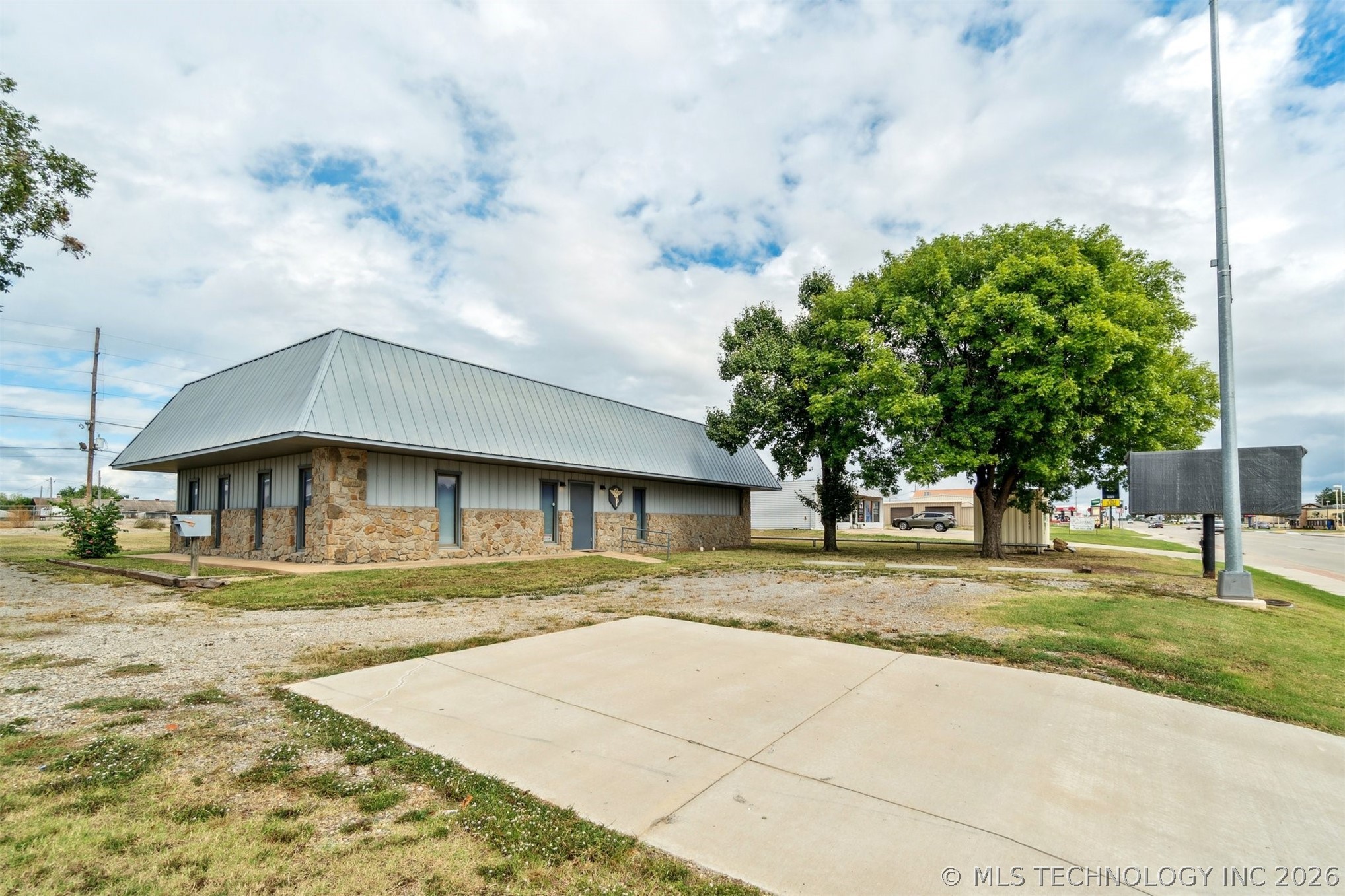 1236 E Main Street Property Photo 1