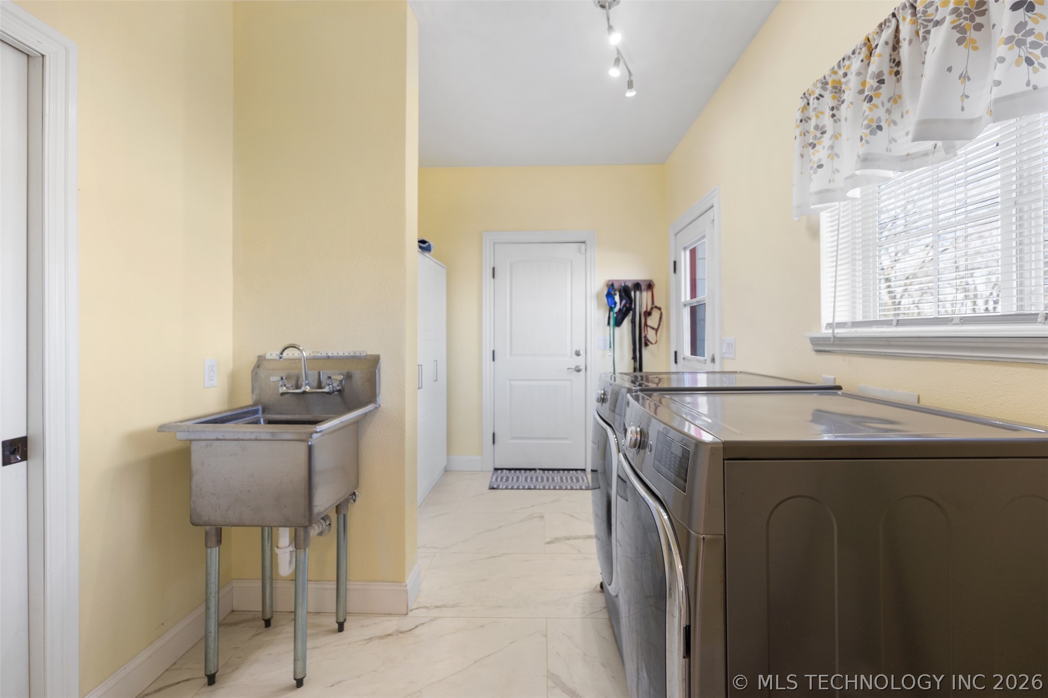 3300 S 4230 Road Property Photo 14