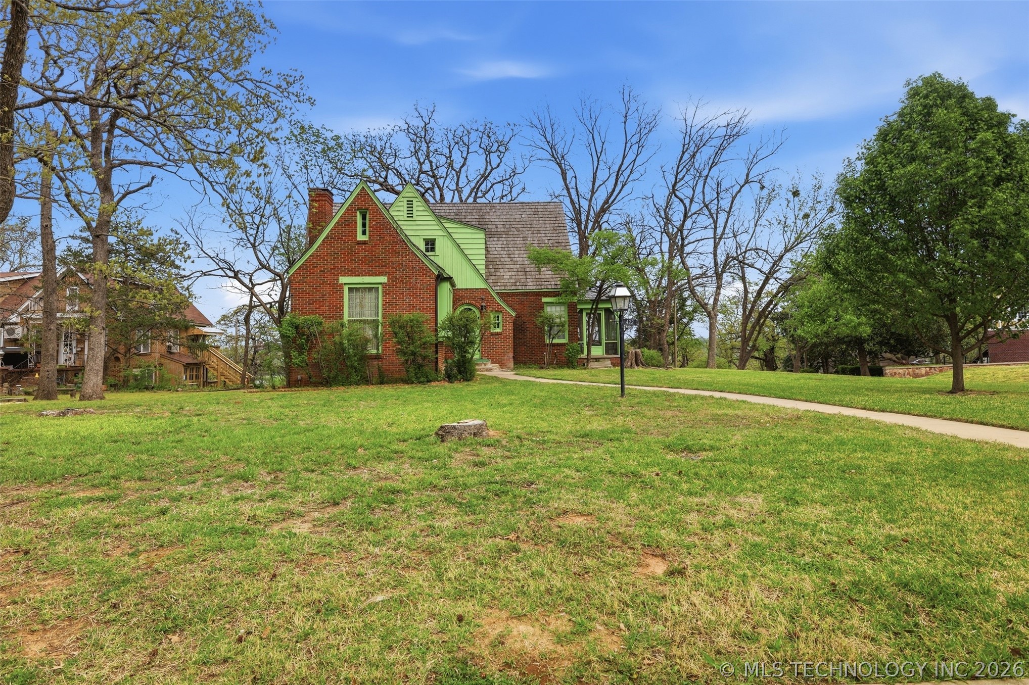 422 S Highland Property Photo 3