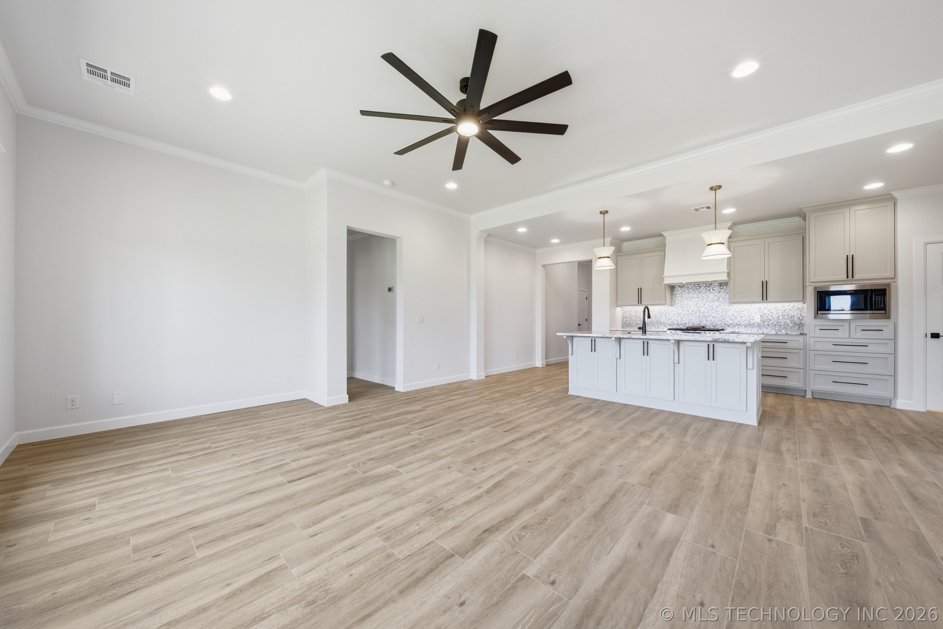 1009 S Chickasaw Street Property Photo 9