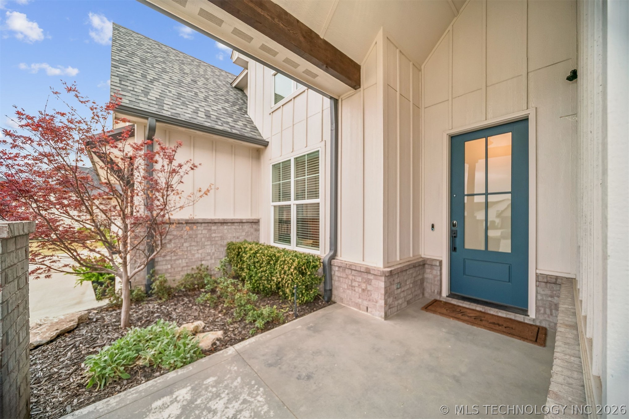 7201 N Hawthorne Lane Property Photo 4