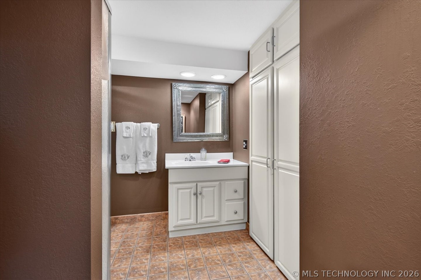 2317 London Lane Property Photo 49