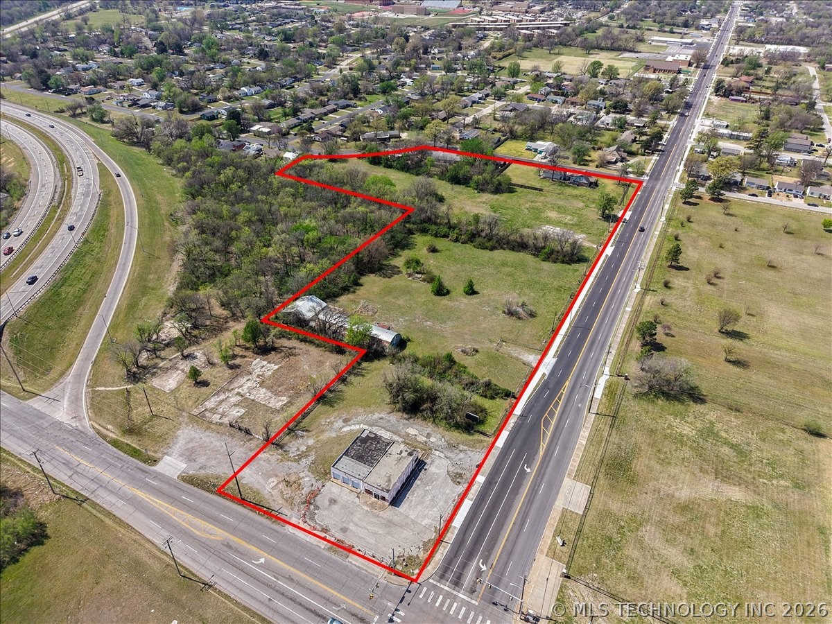 2494 N Lewis Avenue E Property Photo 2